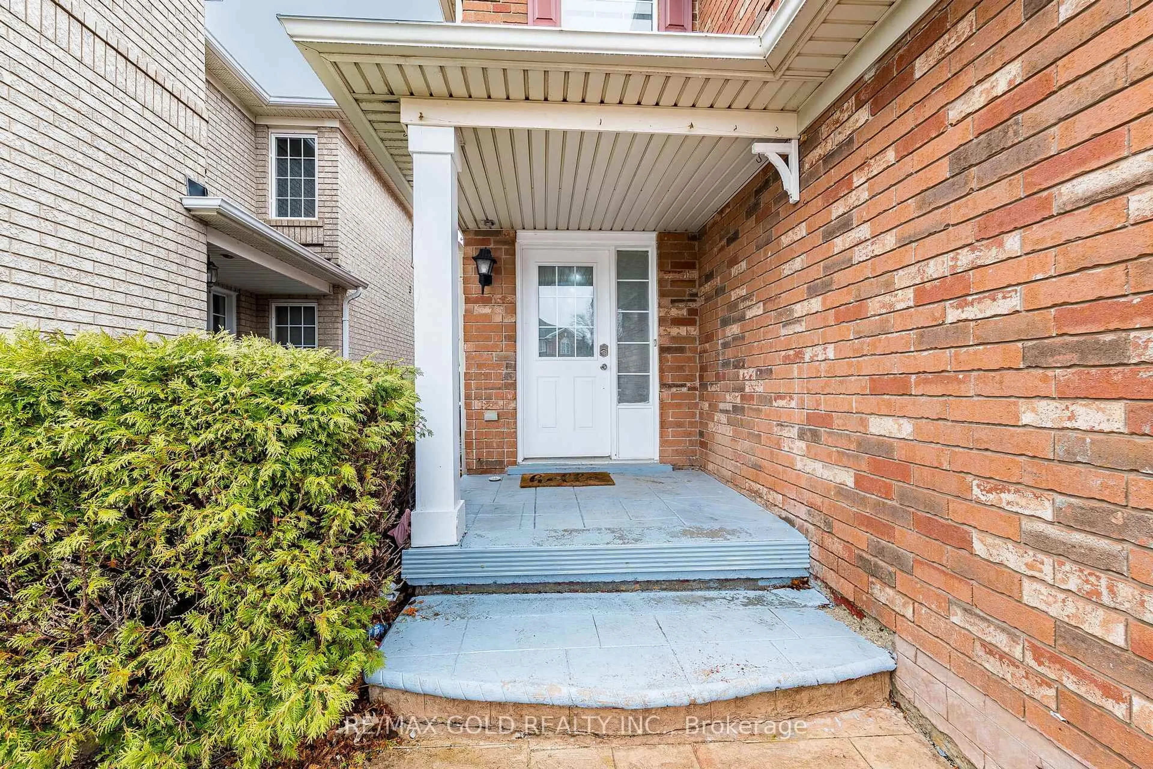 Indoor entryway for 31 Garibaldi Dr, Brampton Ontario L6X 4Y7