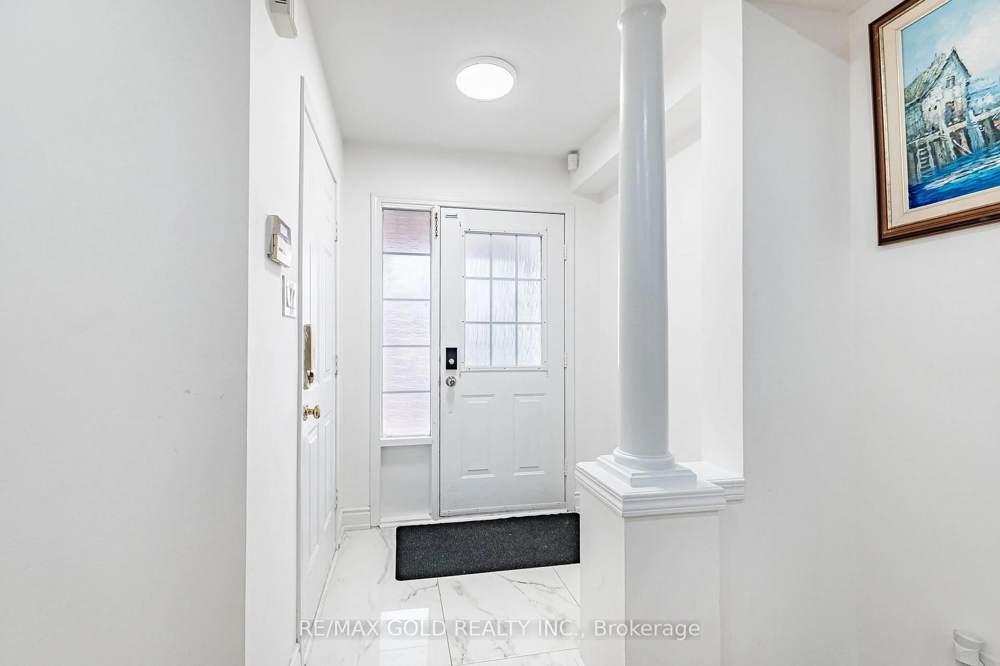 Indoor entryway for 31 Garibaldi Dr, Brampton Ontario L6X 4Y7