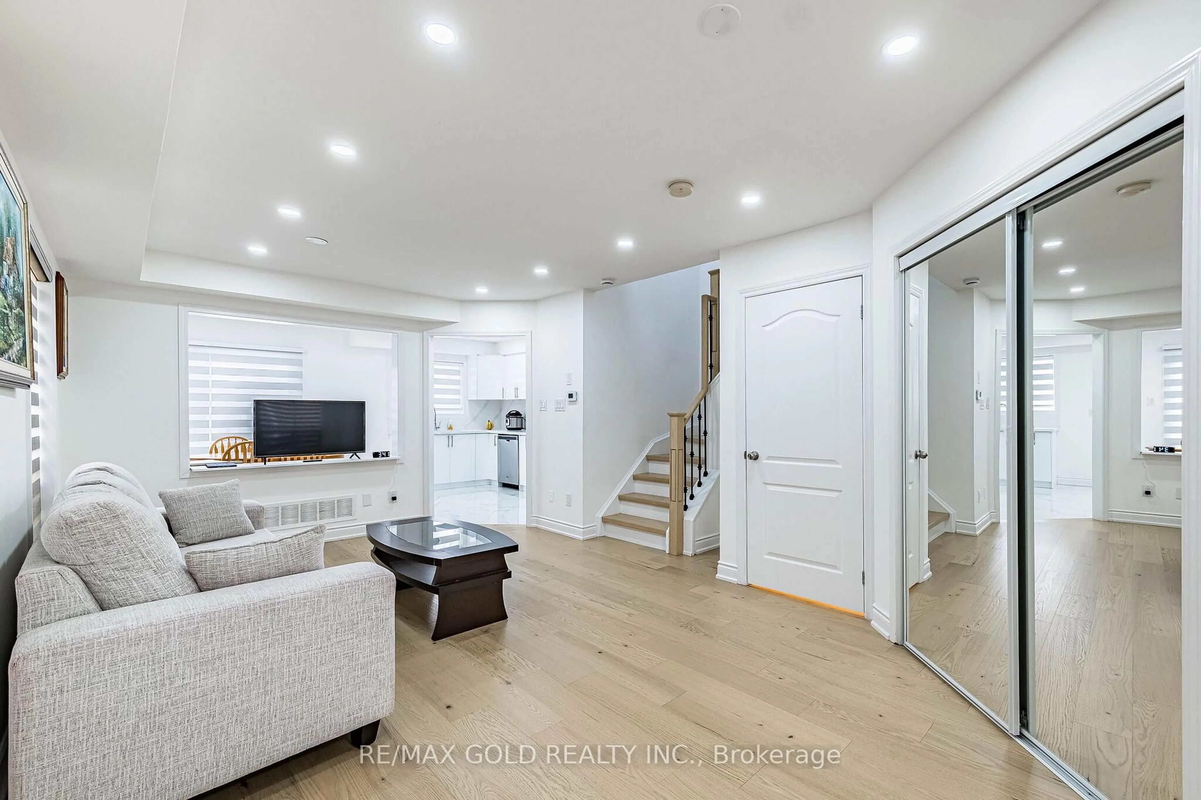 Unknown for 31 Garibaldi Dr, Brampton Ontario L6X 4Y7