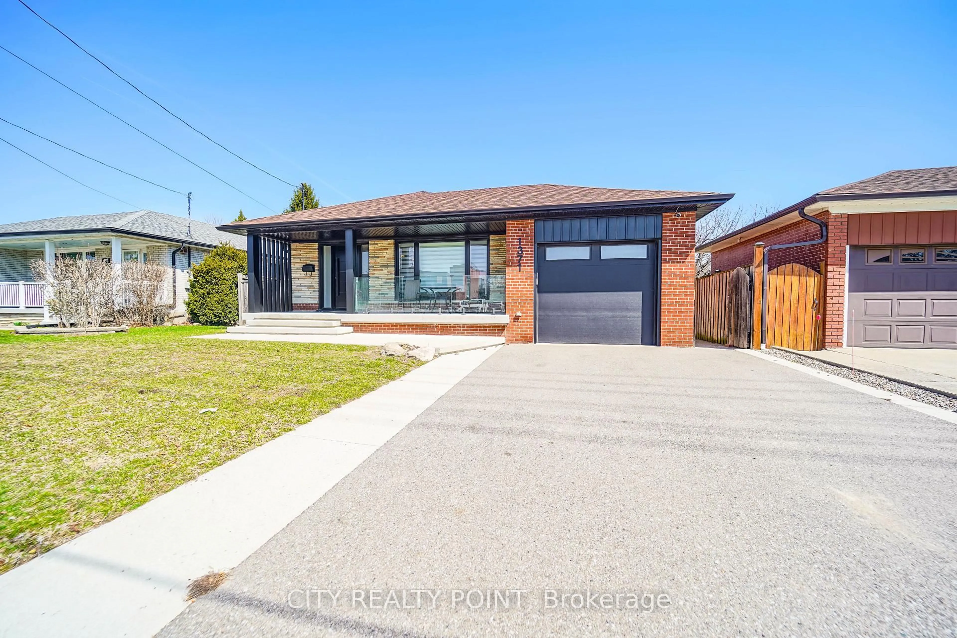 Home with brick exterior material, street for 1371 Ogden Ave, Mississauga Ontario L5E 2H7