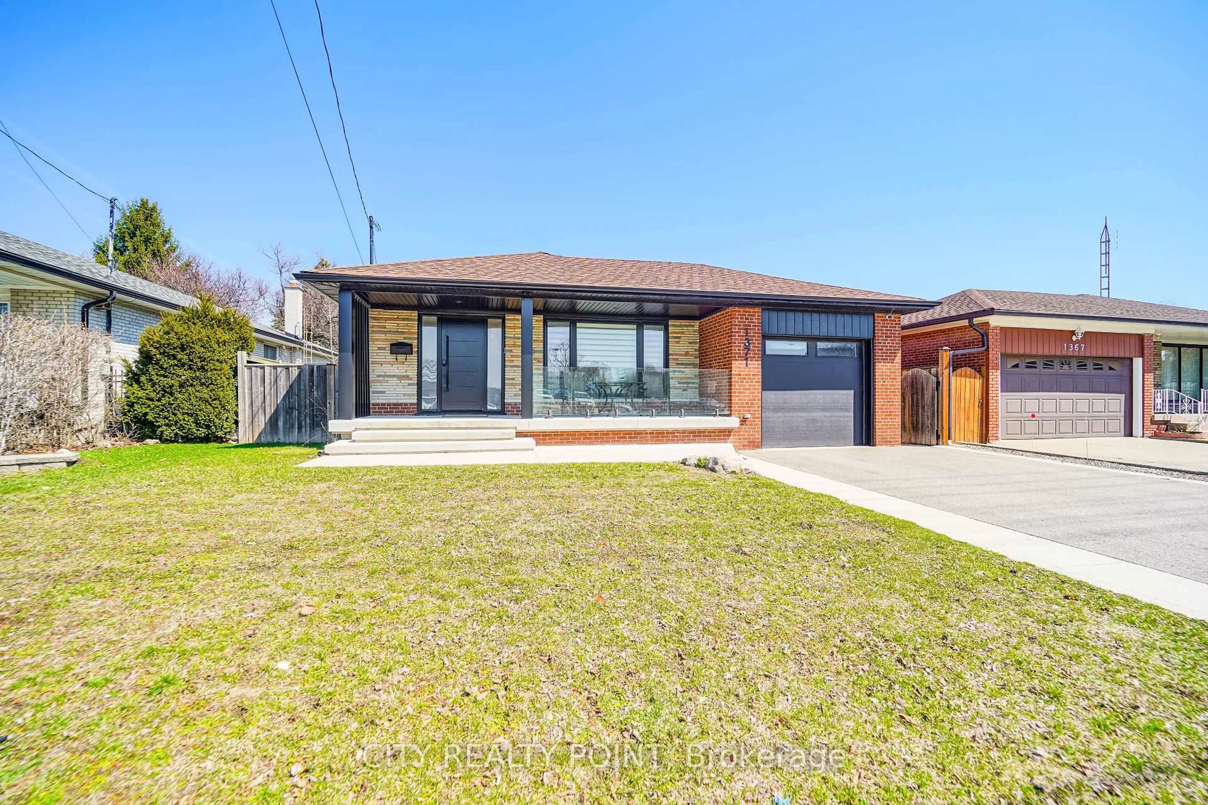 Home with brick exterior material, street for 1371 Ogden Ave, Mississauga Ontario L5E 2H7