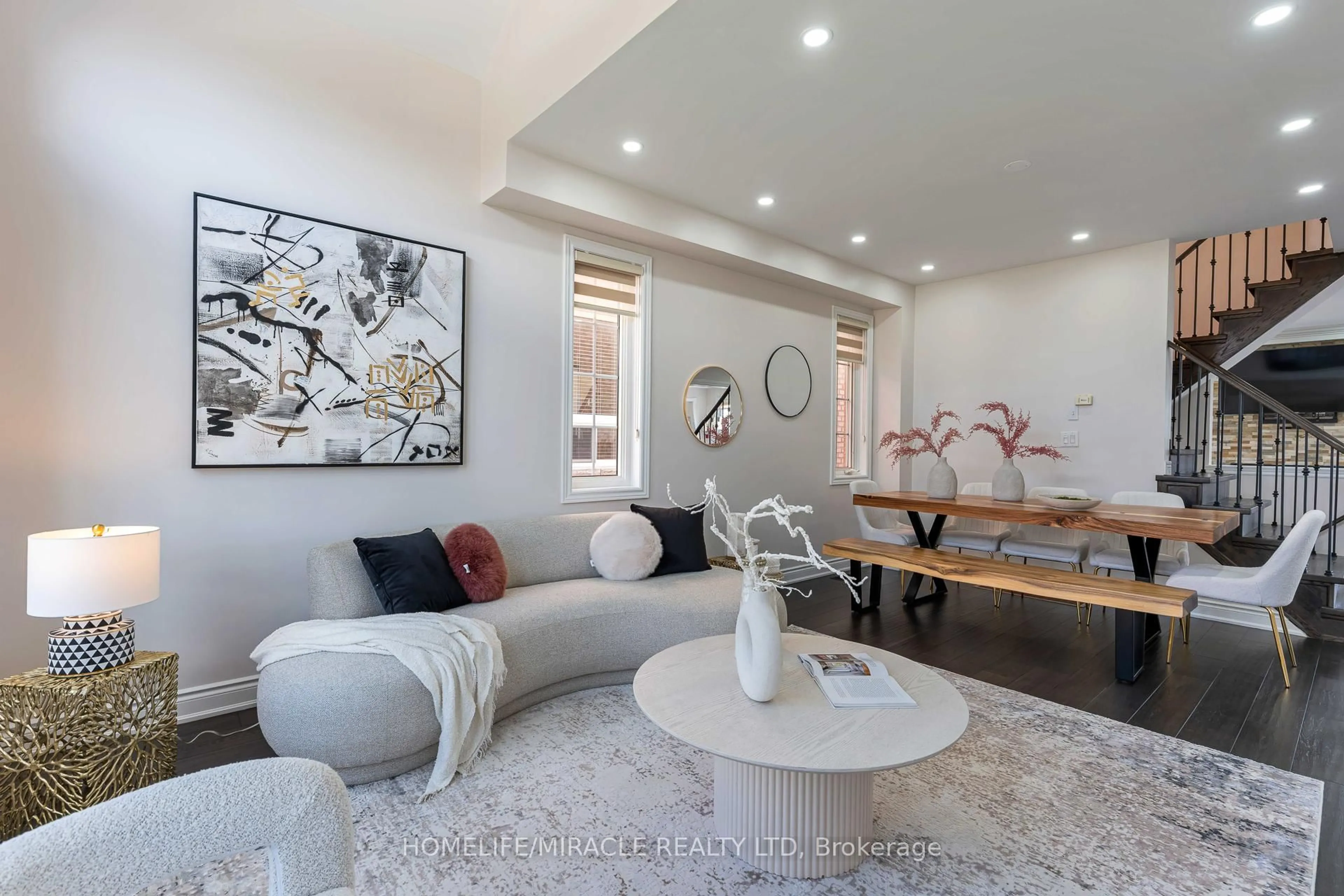 Living room with furniture, unknown for 2343 Falling Green Dr, Oakville Ontario L6M 5A7