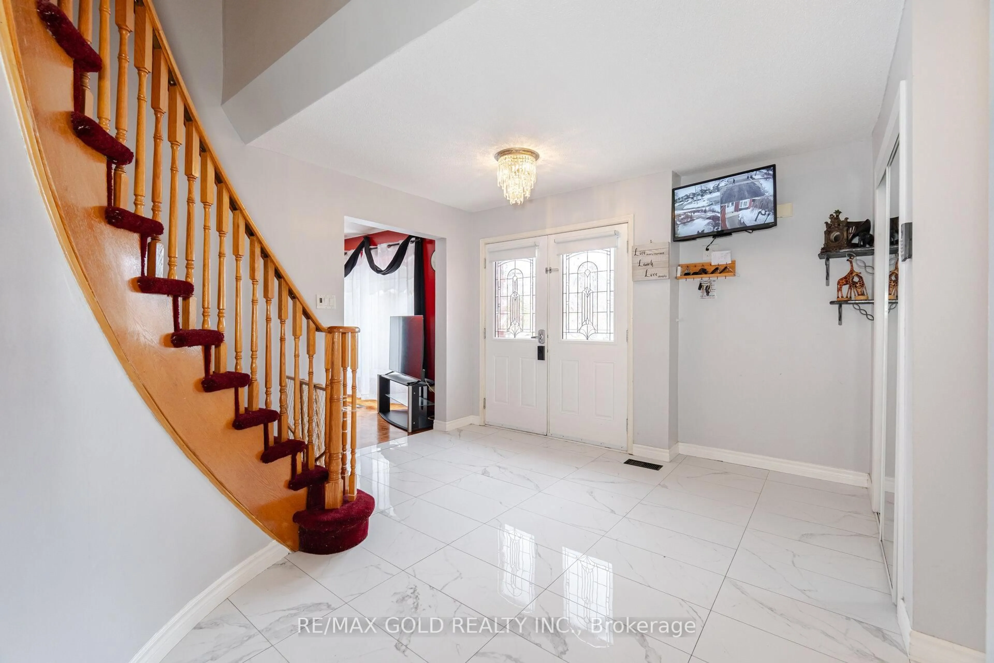 Indoor entryway for 29 Brydon Cres, Brampton Ontario L6X 3K2