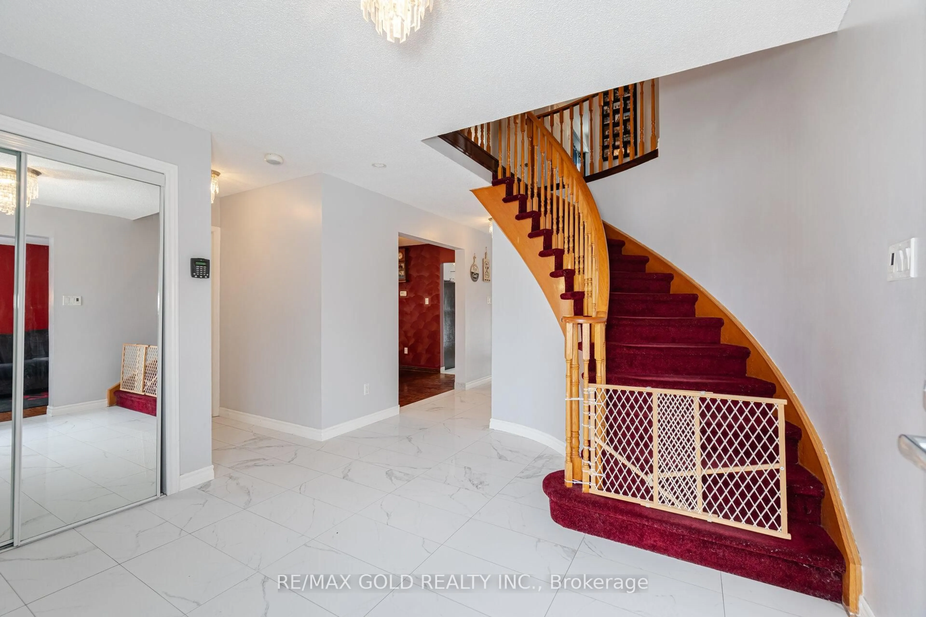 Indoor foyer for 29 Brydon Cres, Brampton Ontario L6X 3K2