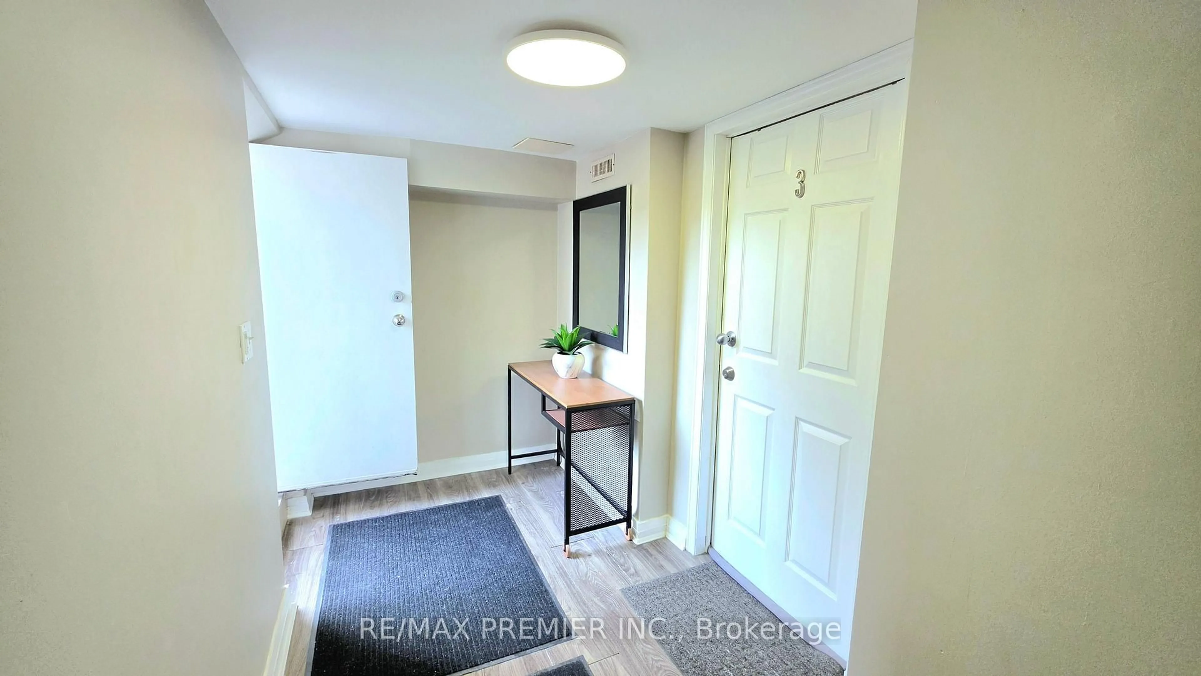 Indoor entryway for 75 Auburn Ave, Toronto Ontario M6H 2L8