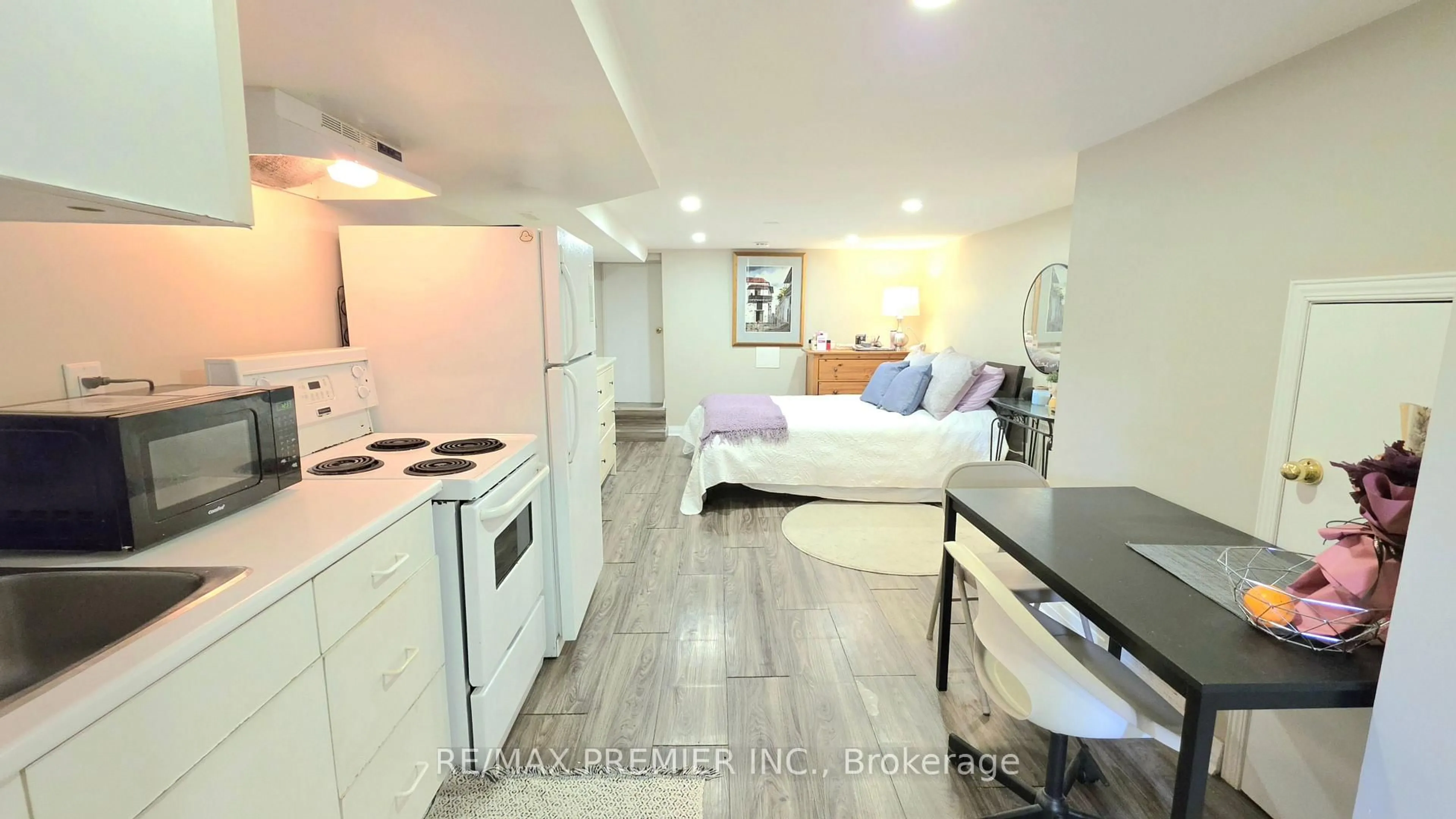 Unknown for 75 Auburn Ave, Toronto Ontario M6H 2L8