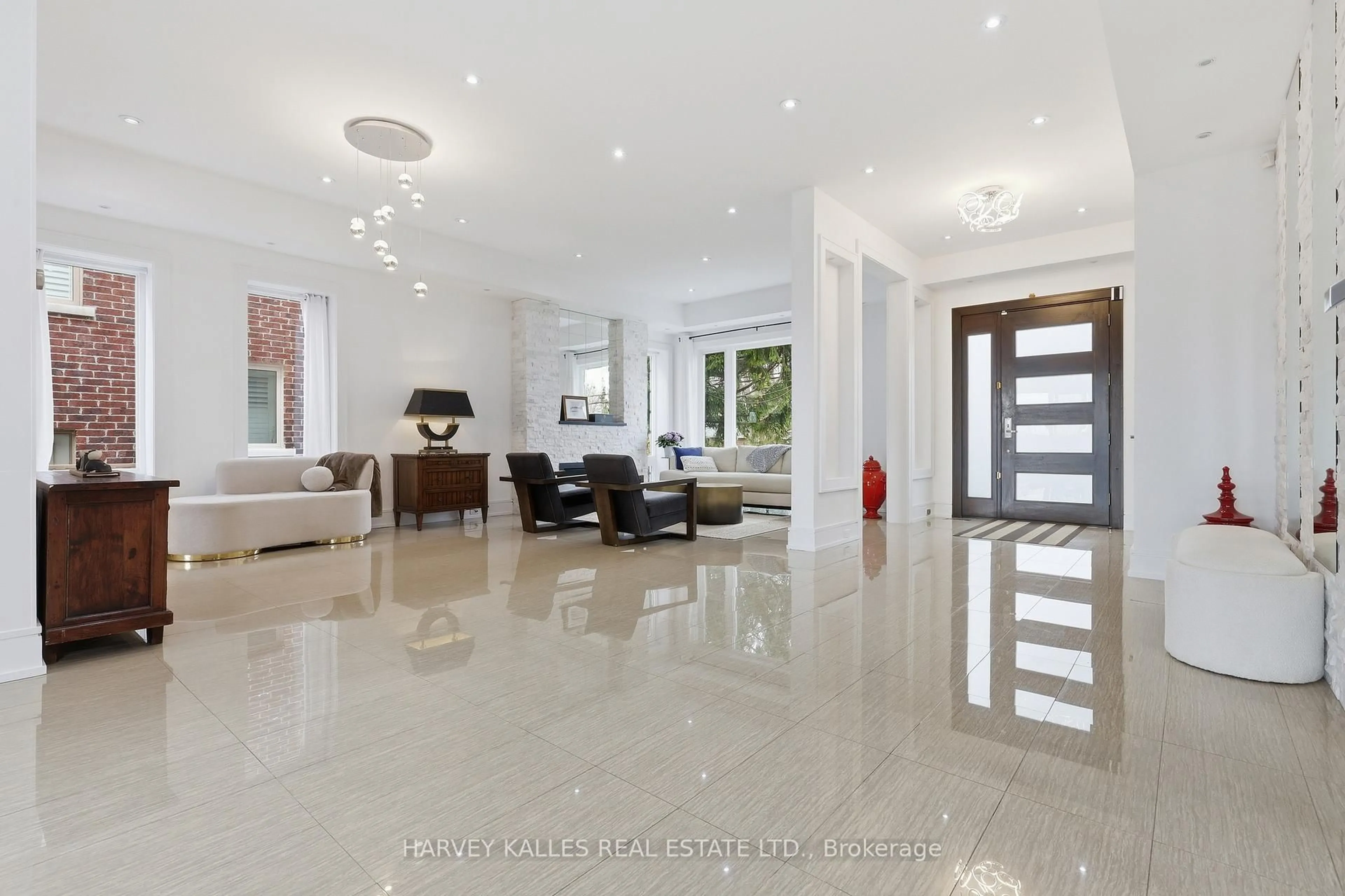 Indoor foyer for 46 Ravenscrest Dr, Toronto Ontario M9B 5M7