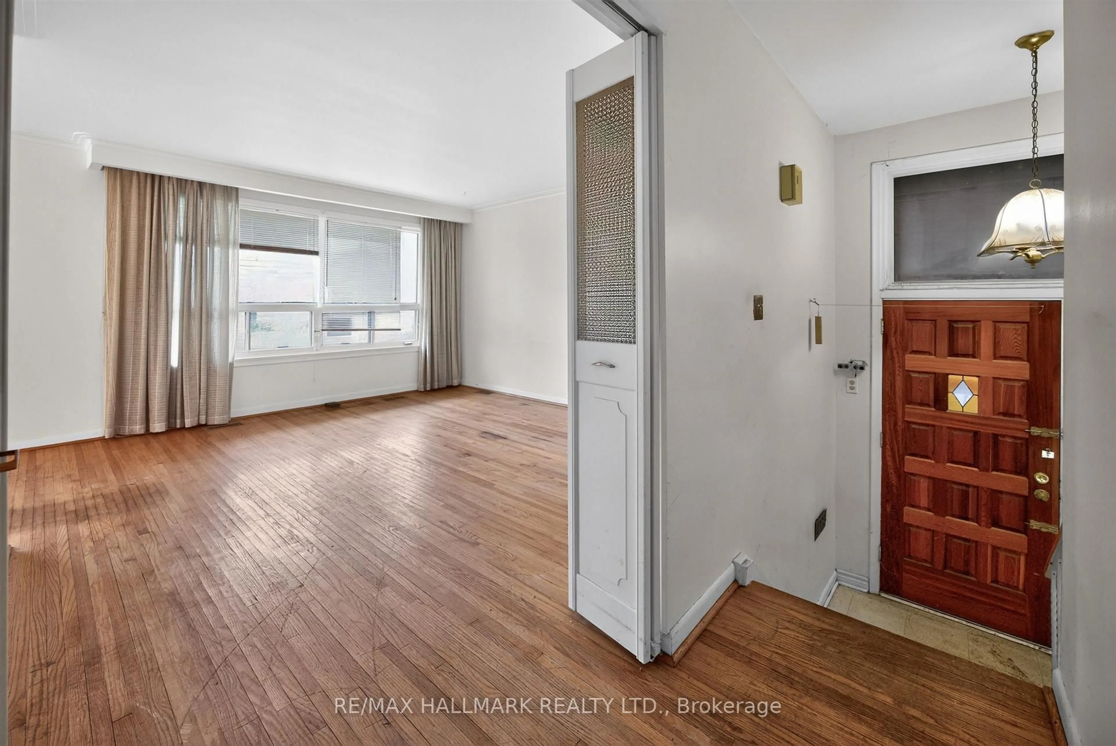 A pic of a room for 27 Nipissing Dr, Toronto Ontario M9B 4V4