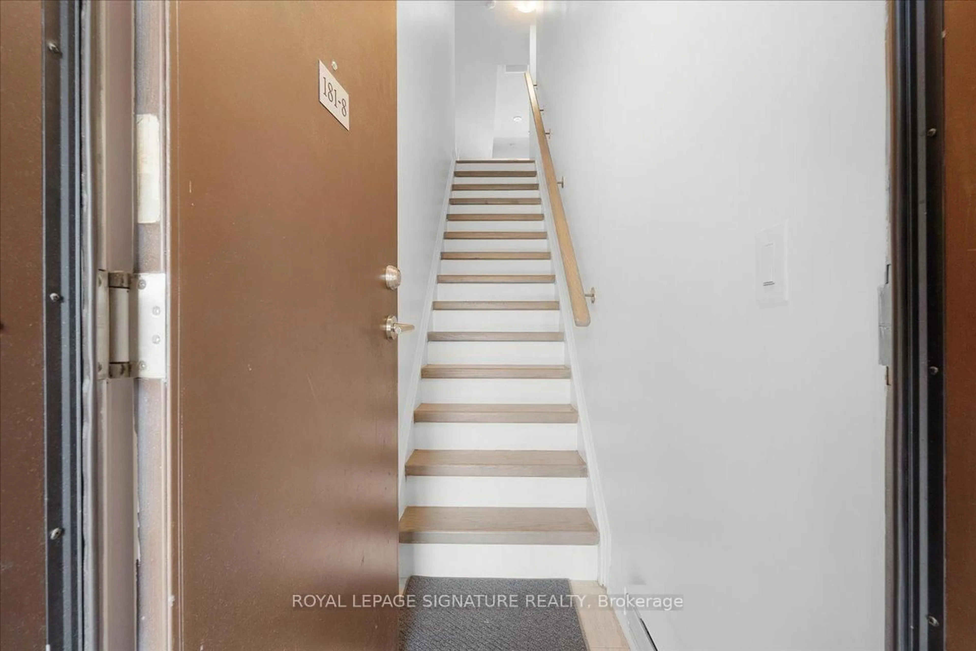 Indoor foyer for 181 William Duncan Rd #8, Toronto Ontario M3K 0B7
