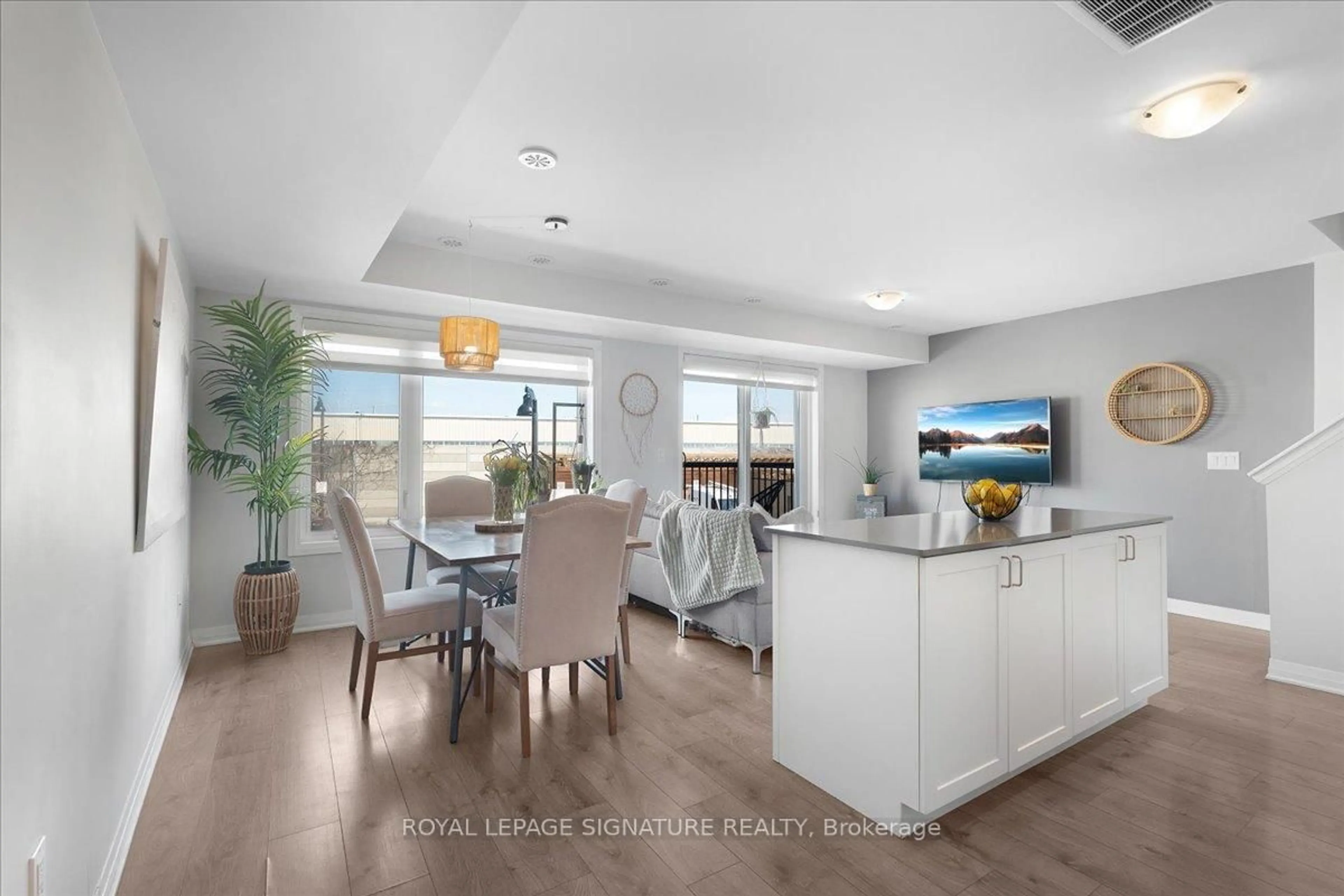 Open concept kitchen, ceramic/tile floor for 181 William Duncan Rd #8, Toronto Ontario M3K 0B7