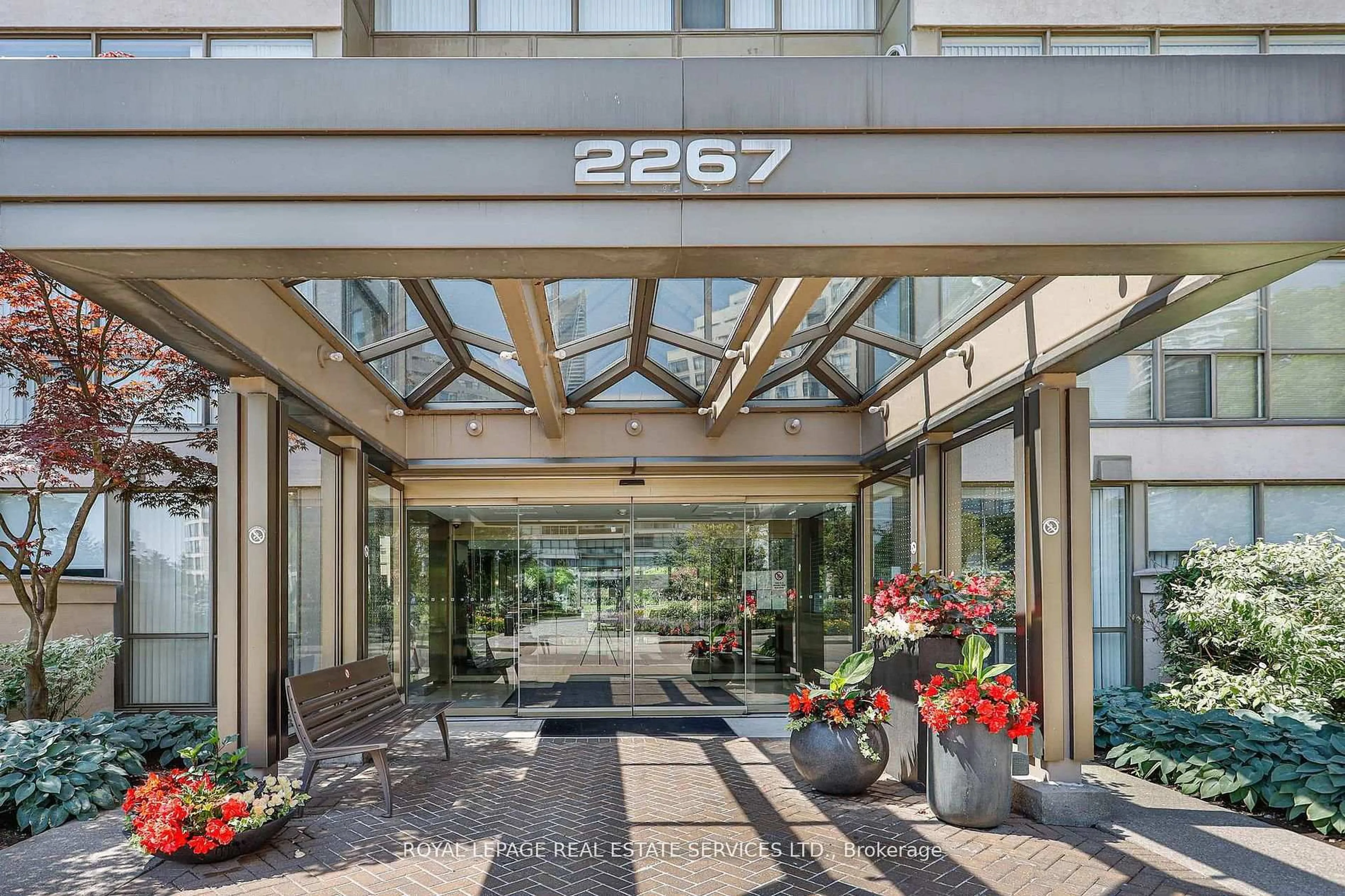 Indoor foyer for 2267 Lake Shore Blvd #707, Toronto Ontario M8V 3X2