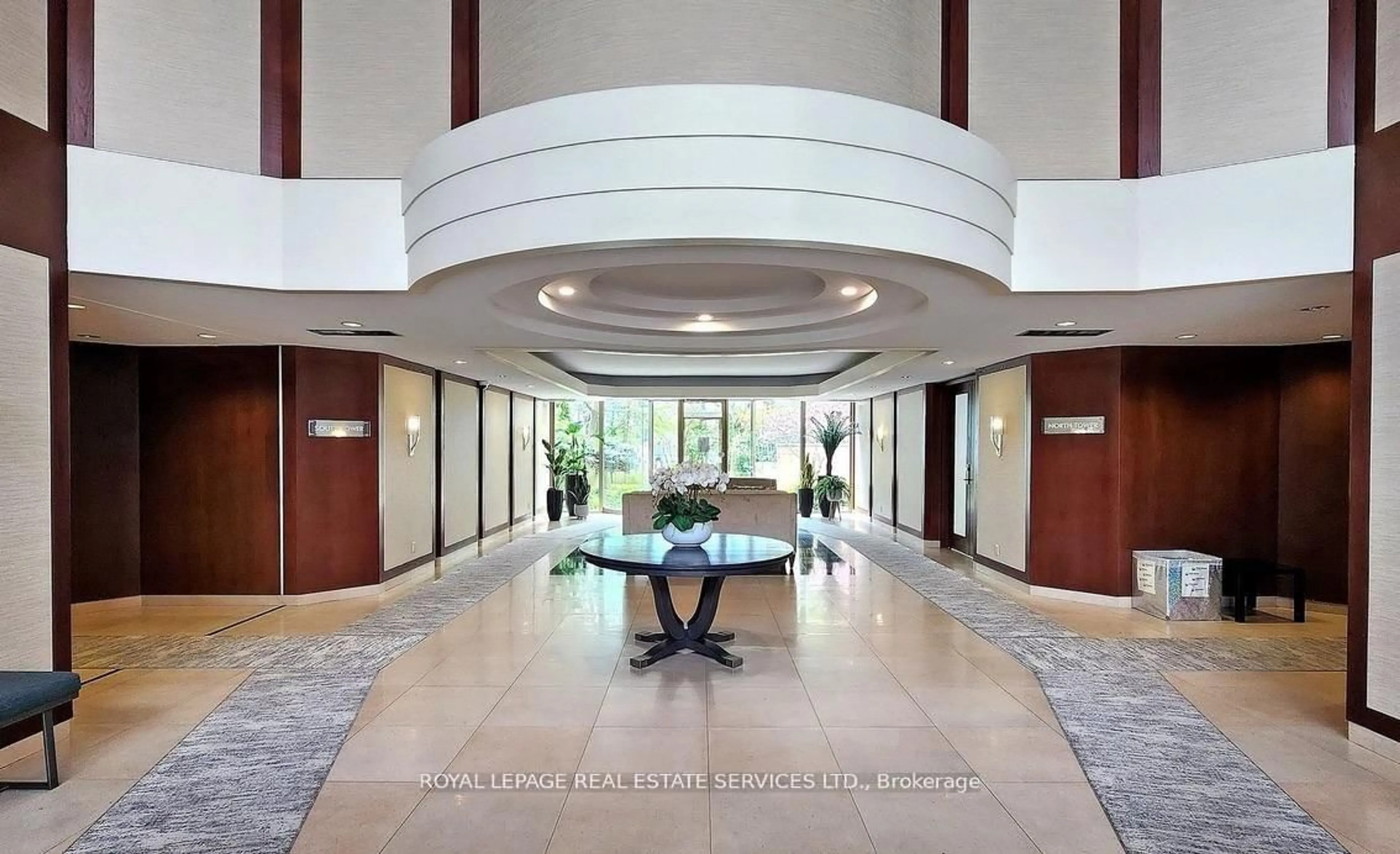 Indoor foyer for 2267 Lake Shore Blvd #707, Toronto Ontario M8V 3X2