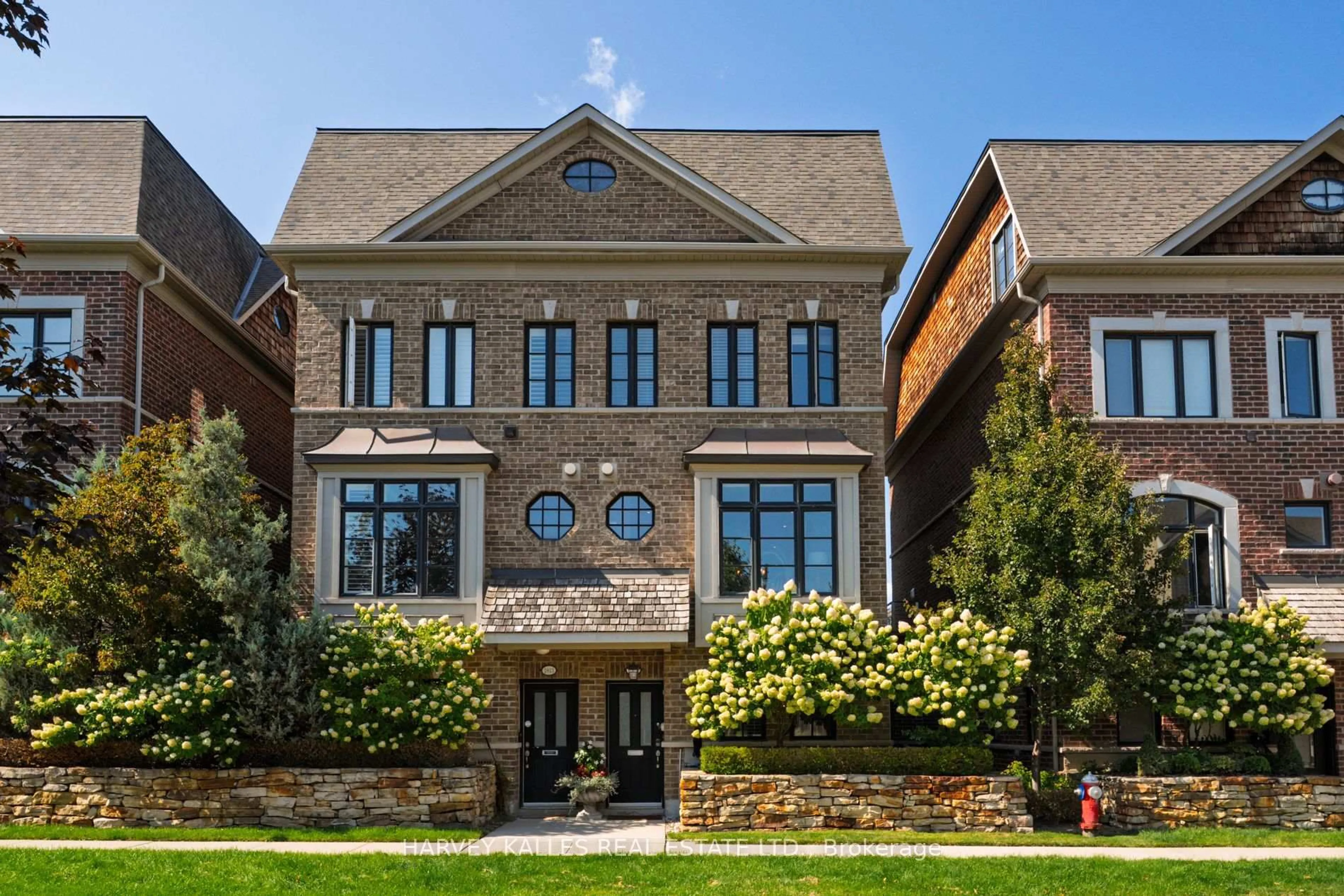 Home with brick exterior material, building for 1815 Pagehurst Ave, Mississauga Ontario L4X 1Y5