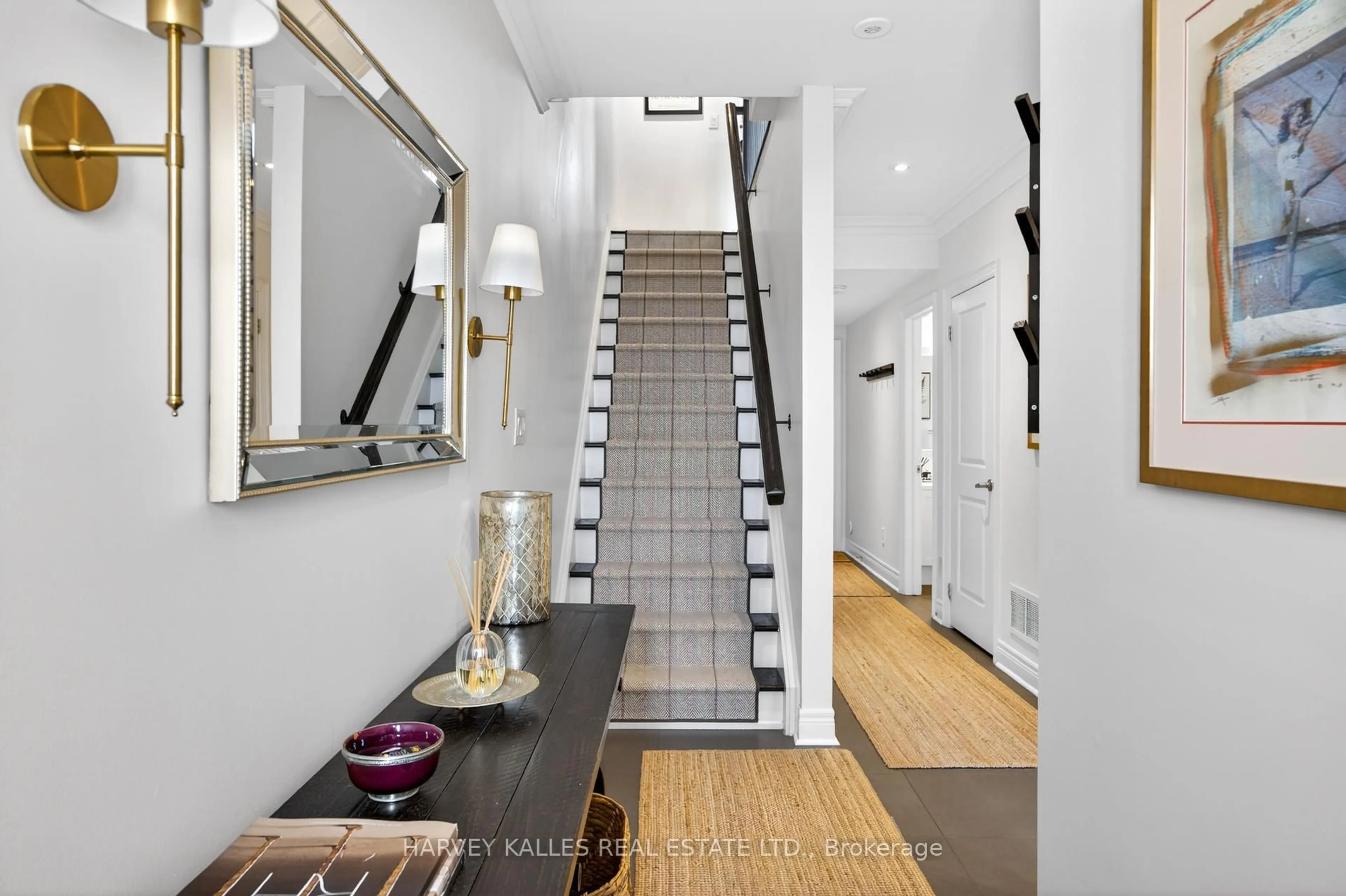 Indoor foyer for 1815 Pagehurst Ave, Mississauga Ontario L4X 1Y5