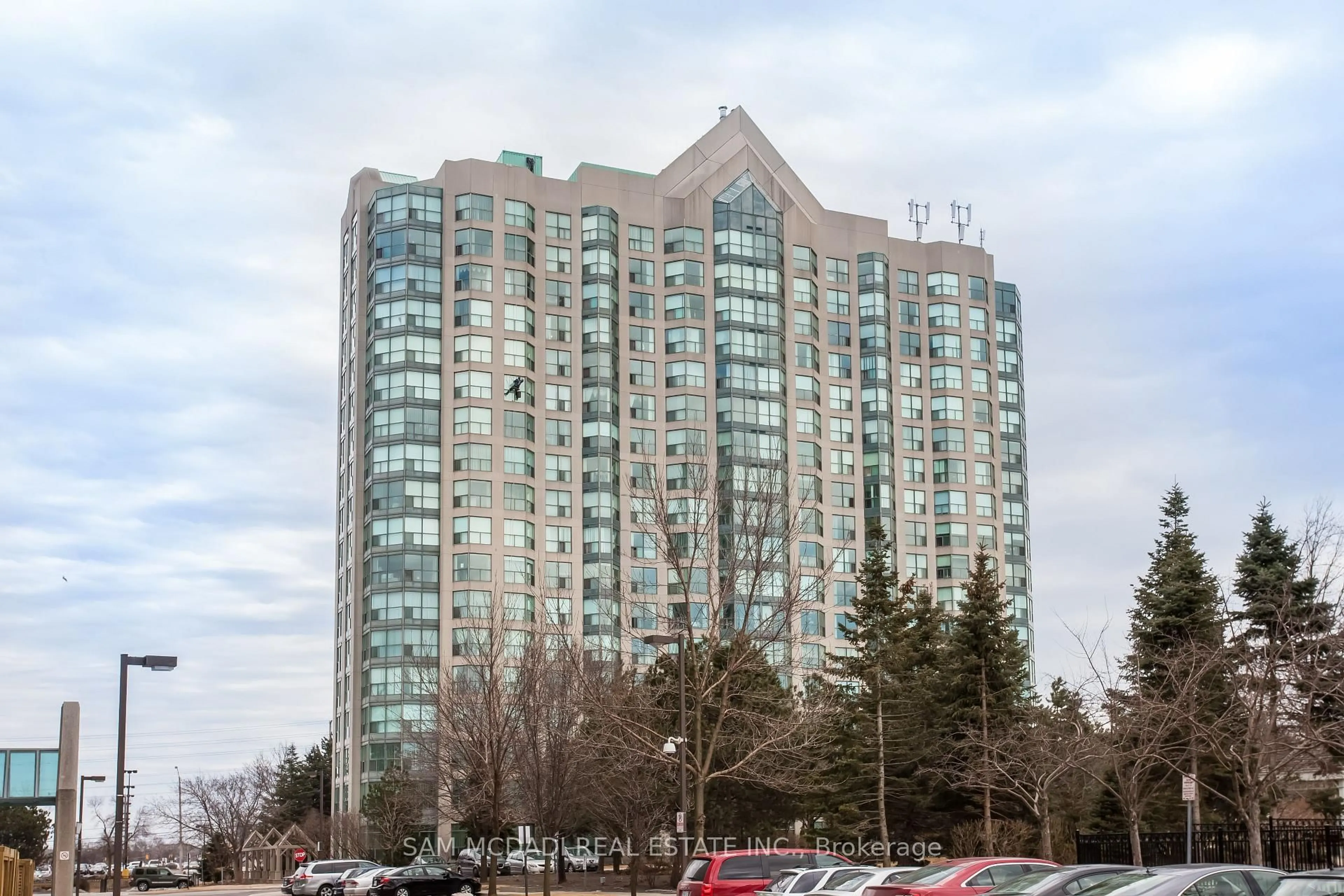 Indoor foyer for 2177 Burnhamthorpe Rd #708, Mississauga Ontario L5L 5P9