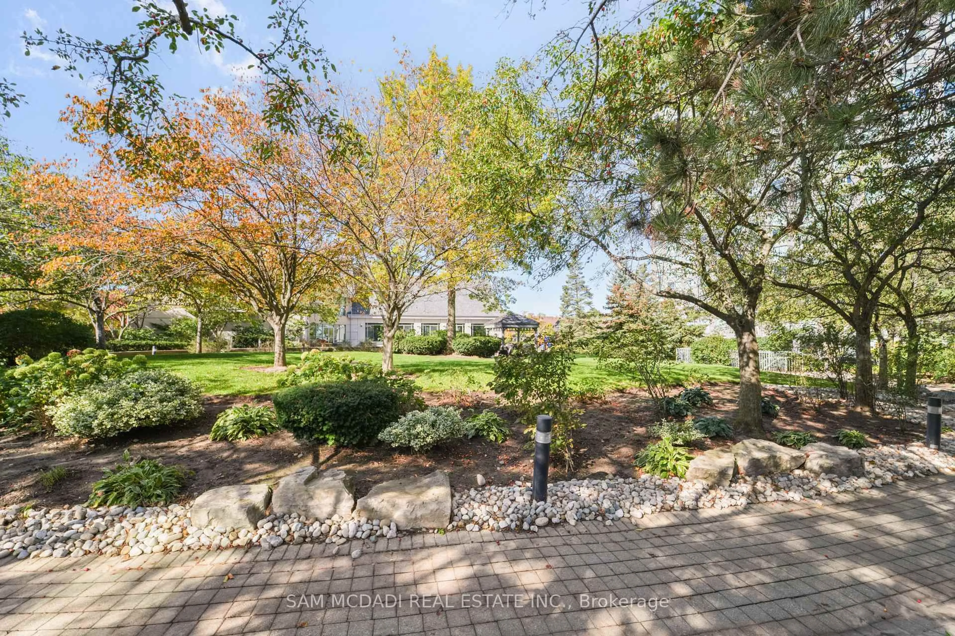 Patio, unknown for 2177 Burnhamthorpe Rd #708, Mississauga Ontario L5L 5P9