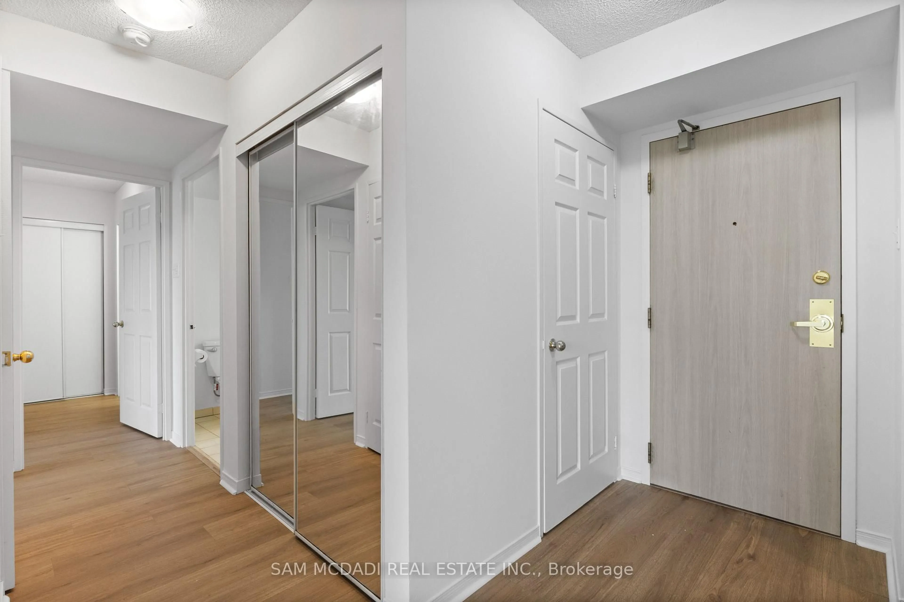 Indoor entryway for 2177 Burnhamthorpe Rd #708, Mississauga Ontario L5L 5P9