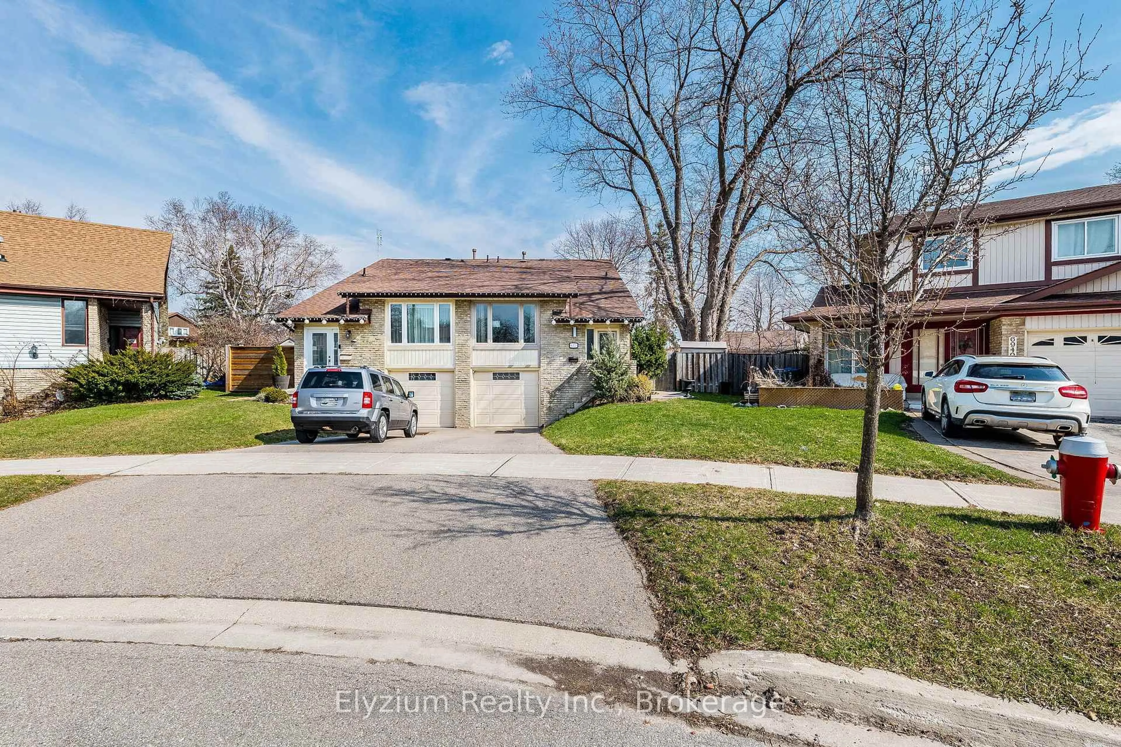 Home with brick exterior material, street for 6953 Cherbourg Gdns, Mississauga Ontario L5N 1M9