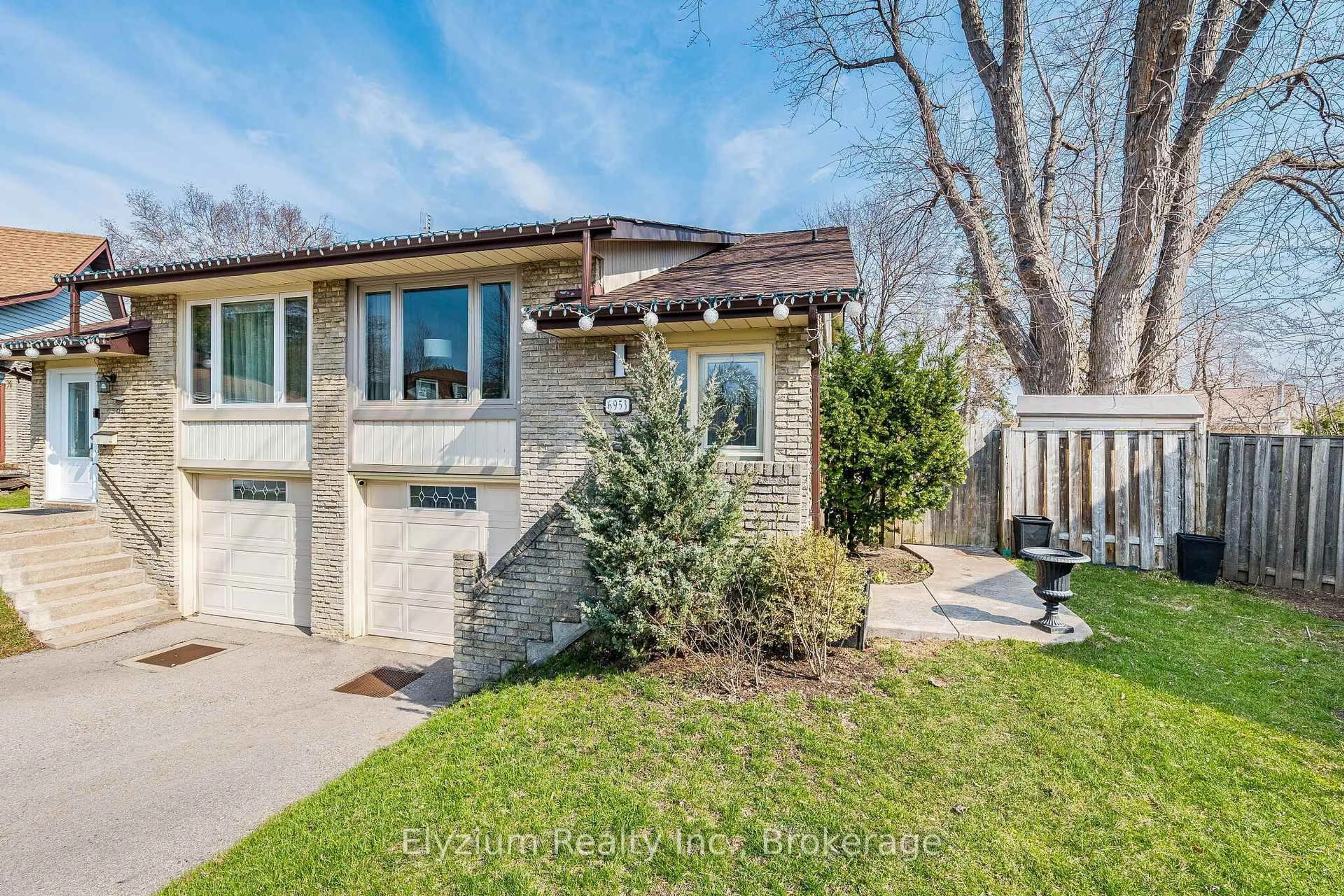 Home with brick exterior material, street for 6953 Cherbourg Gdns, Mississauga Ontario L5N 1M9