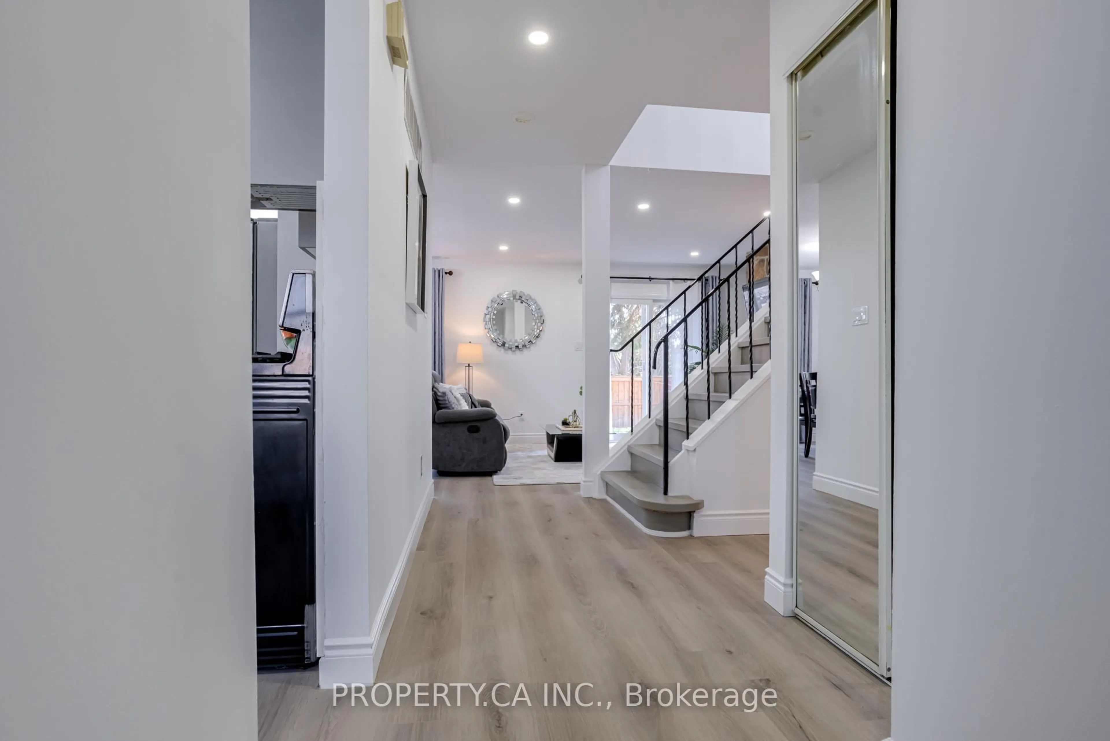 Indoor entryway for 24 Ridler Crt, Brampton Ontario L6X 2R1