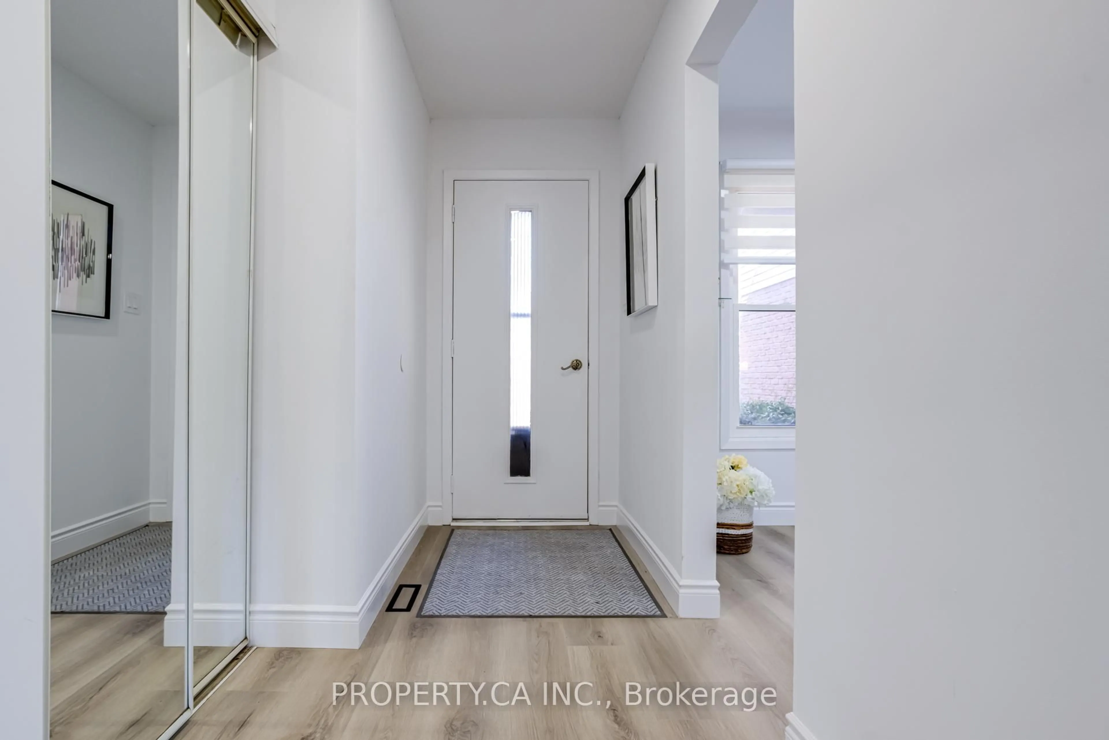 Indoor entryway for 24 Ridler Crt, Brampton Ontario L6X 2R1