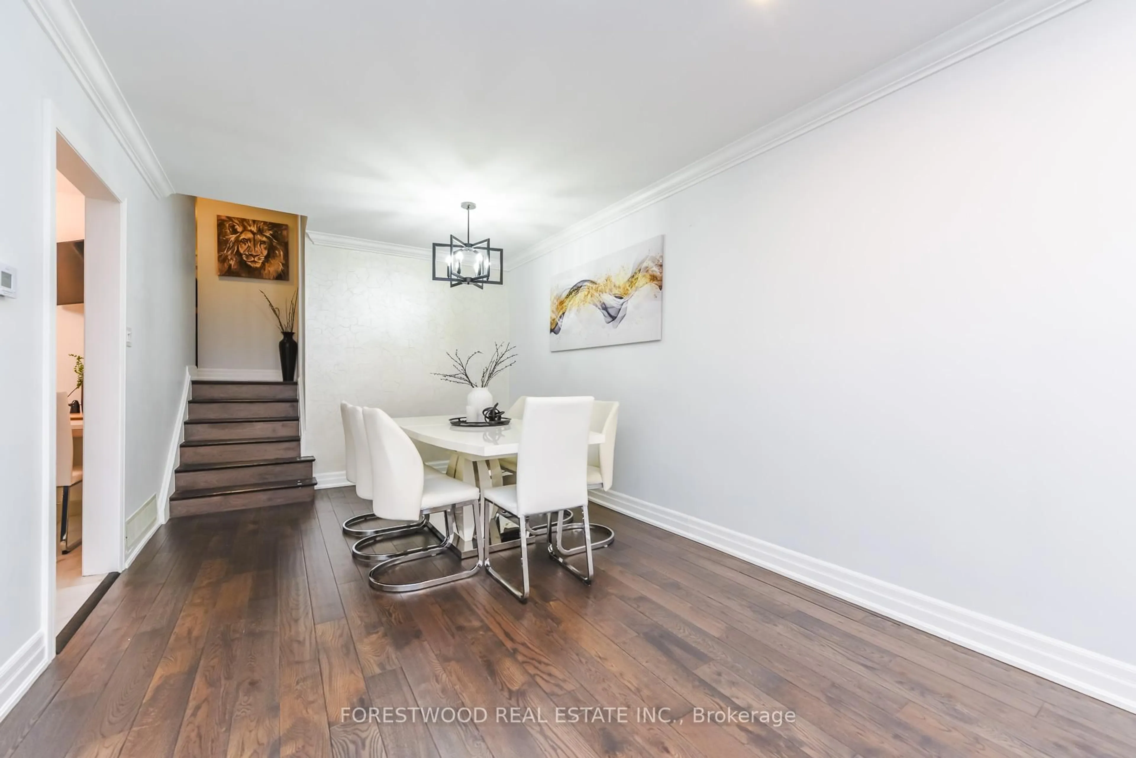 Dining room, wood/laminate floor for 3162 Corrigan Dr, Mississauga Ontario L4Y 3C6