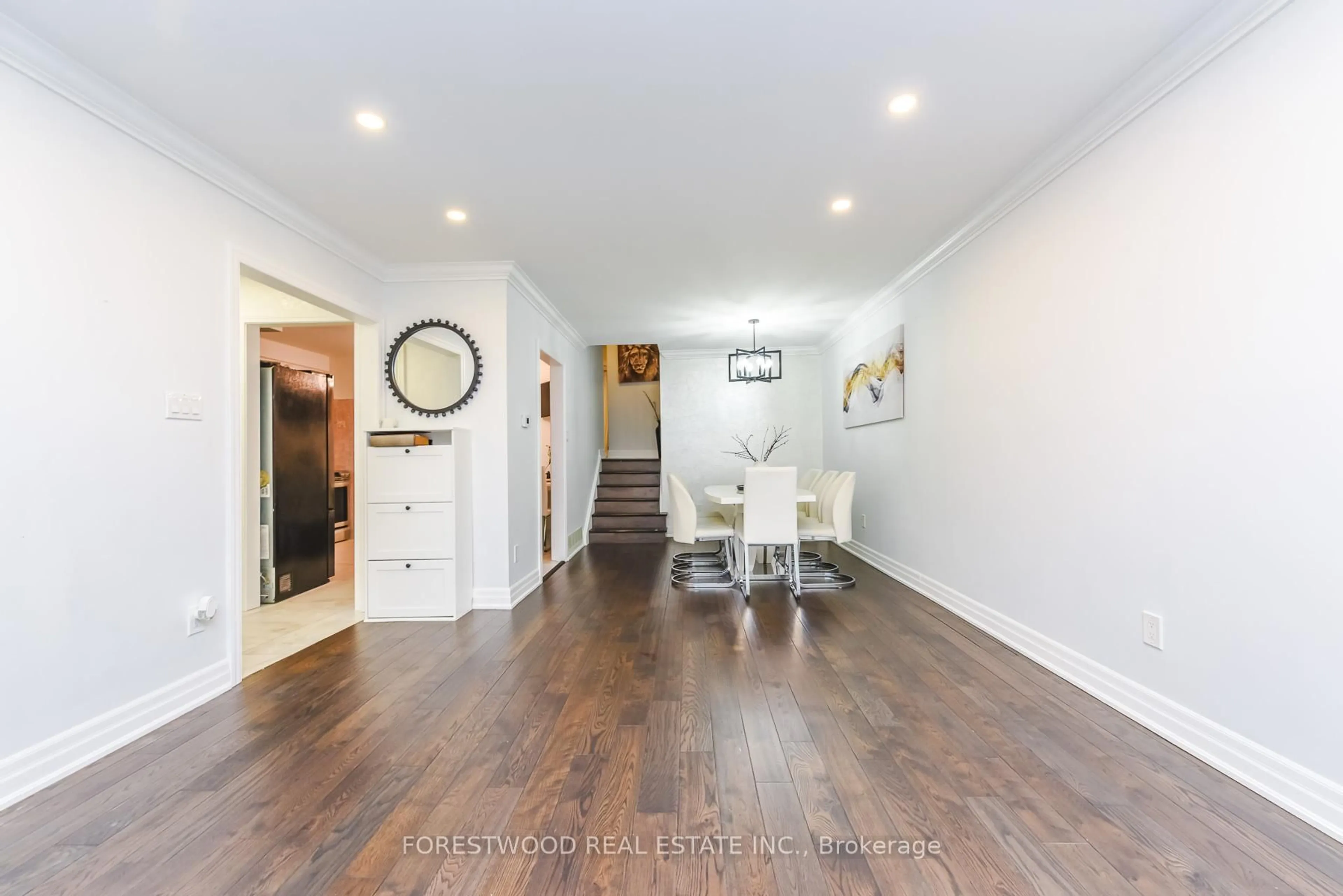 Indoor entryway for 3162 Corrigan Dr, Mississauga Ontario L4Y 3C6