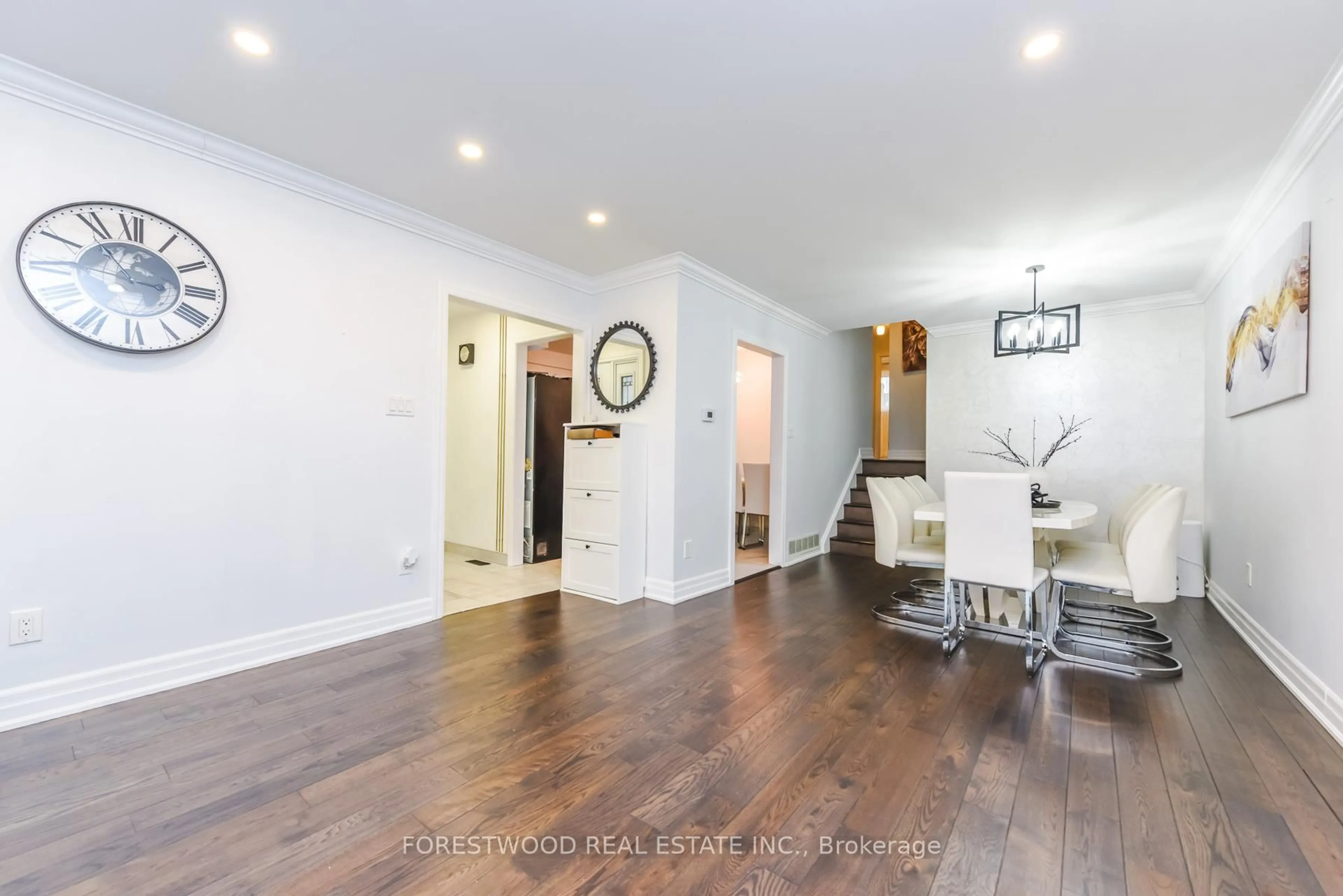 Indoor entryway for 3162 Corrigan Dr, Mississauga Ontario L4Y 3C6