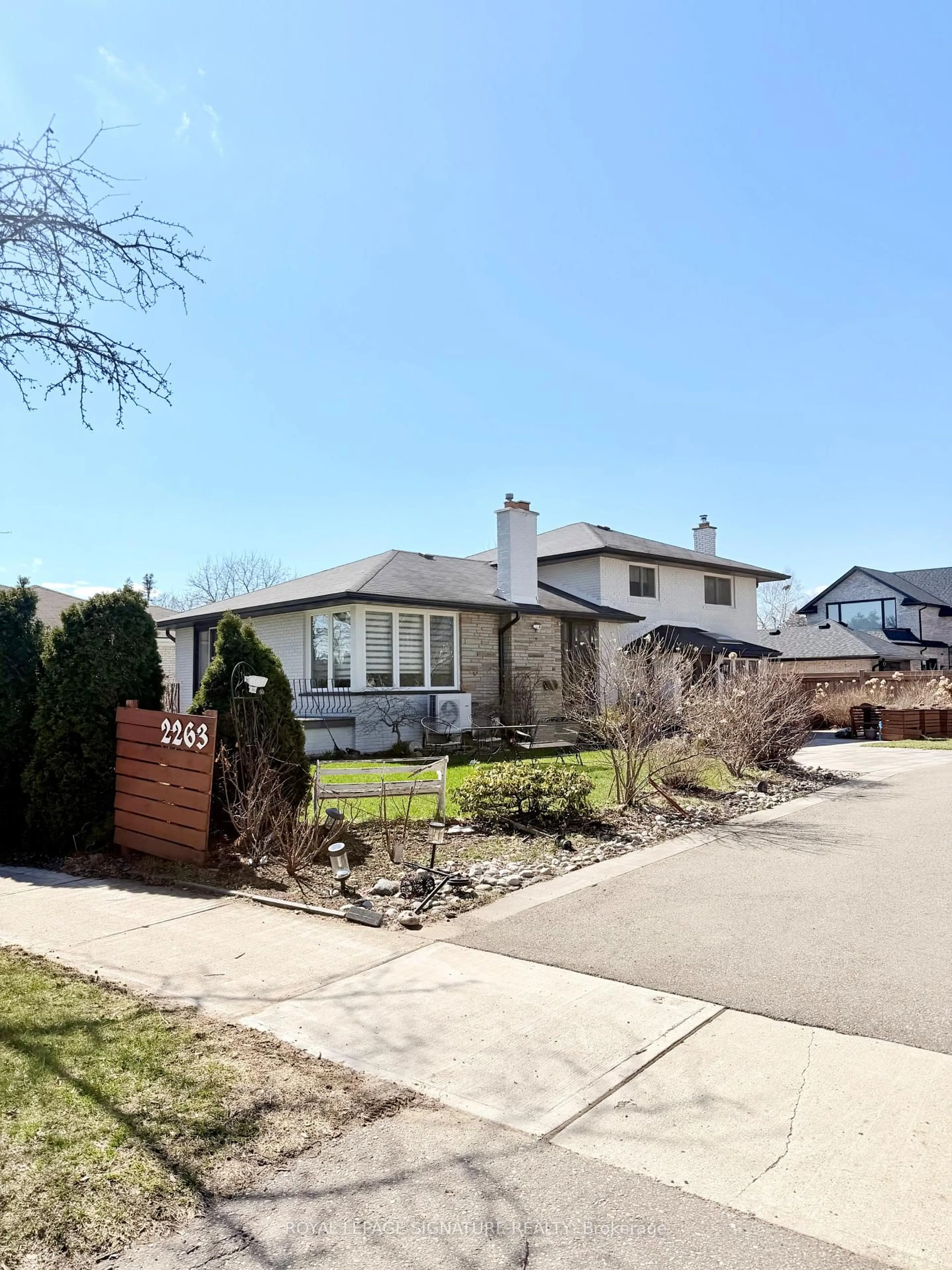 Home with brick exterior material, street for 2263 Harcourt Cres, Mississauga Ontario L4Y 1W3