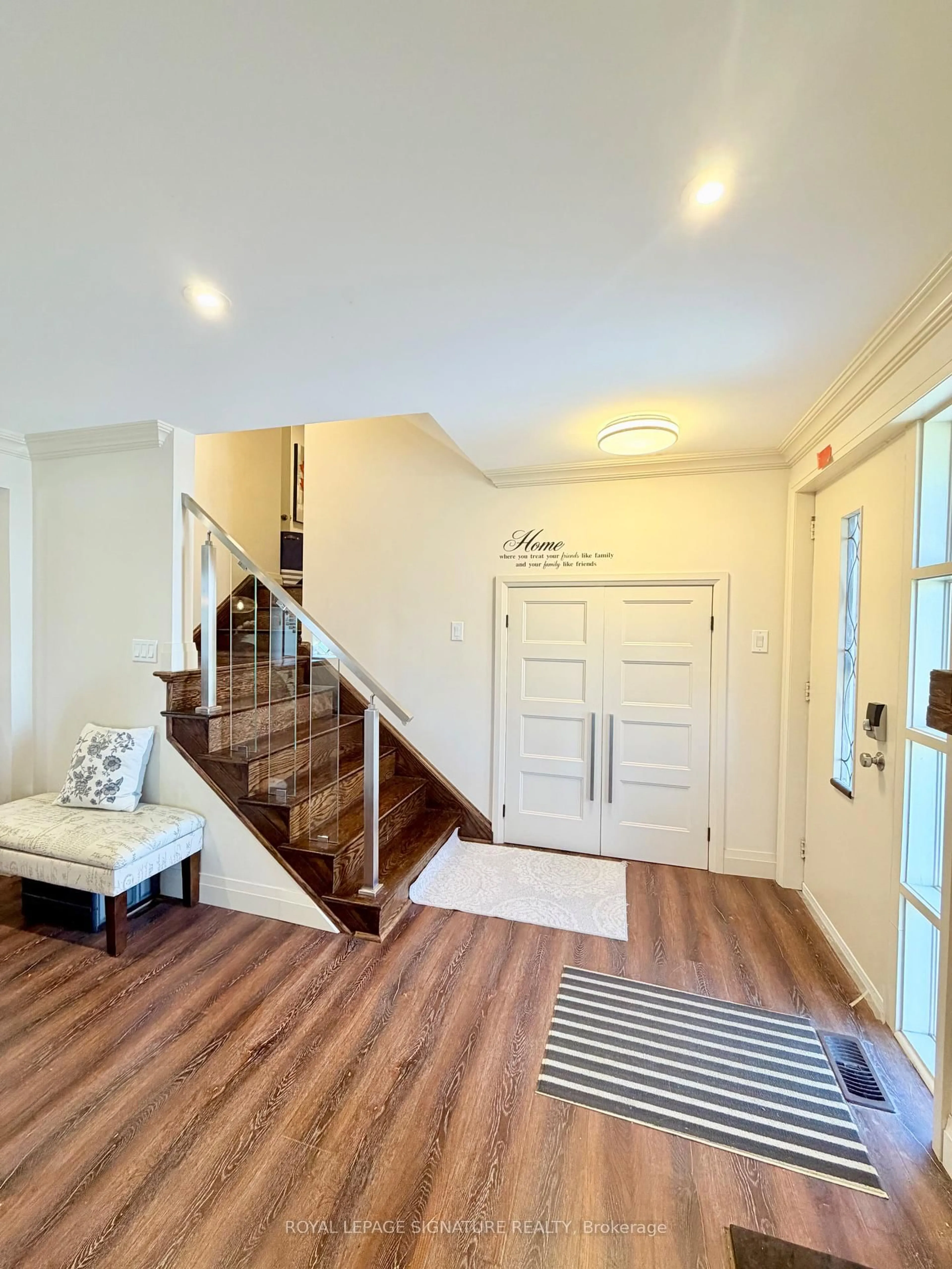 Indoor entryway for 2263 Harcourt Cres, Mississauga Ontario L4Y 1W3