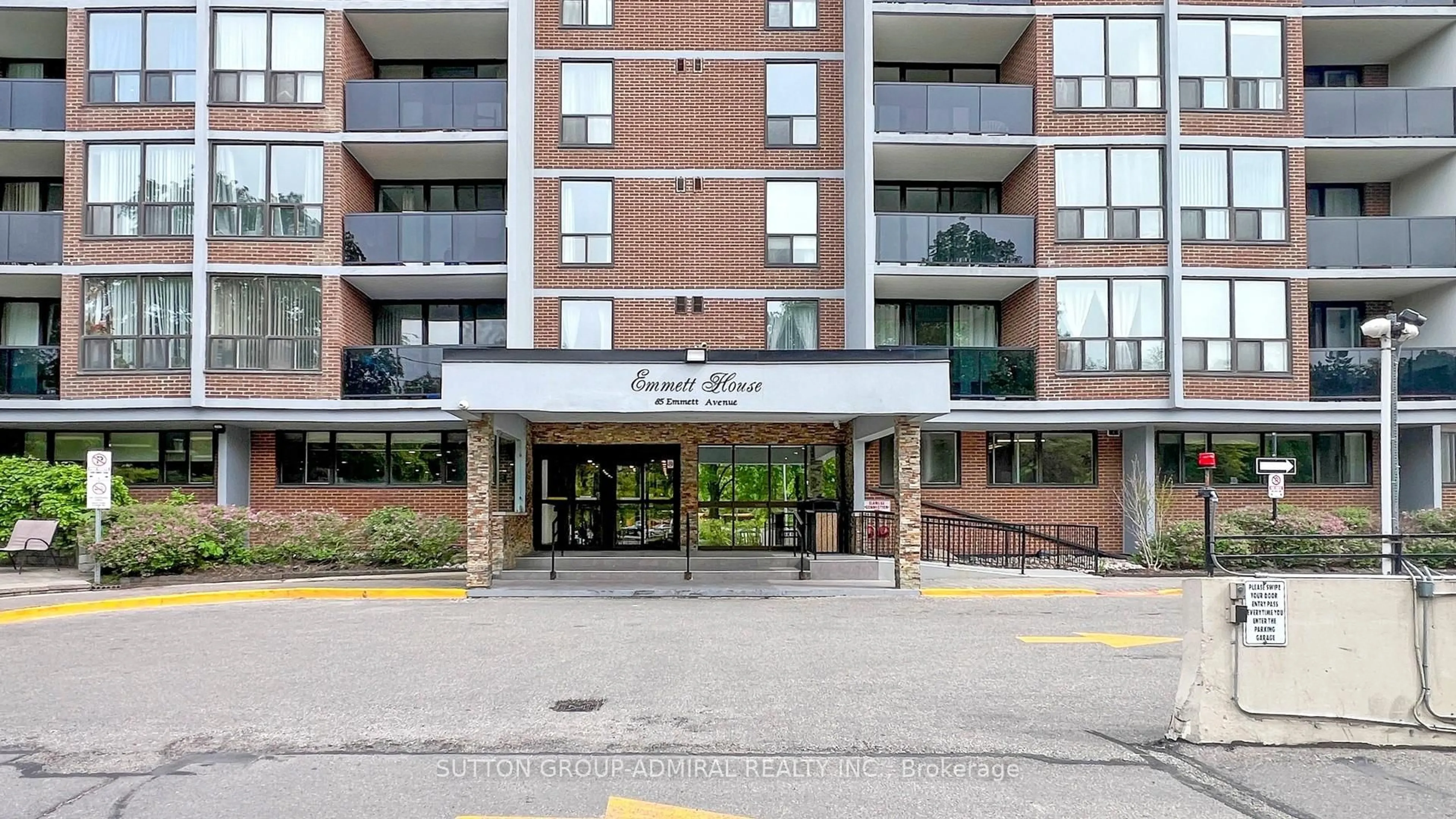 Indoor foyer for 85 Emmett Ave #2402, Toronto Ontario M6M 5A2