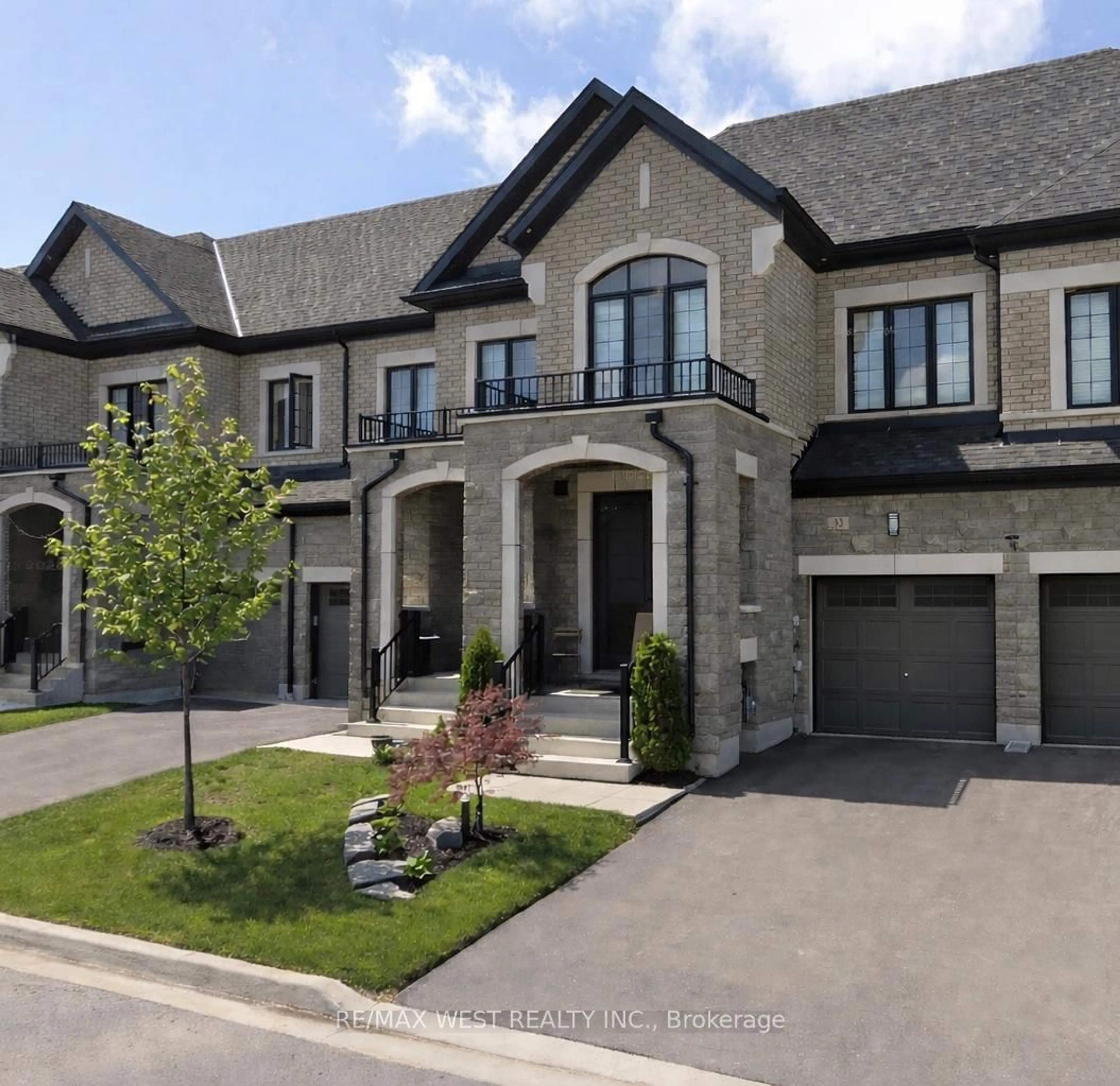 Home with brick exterior material, street for 32 Angelfish Rd, Brampton Ontario L7A 5C3