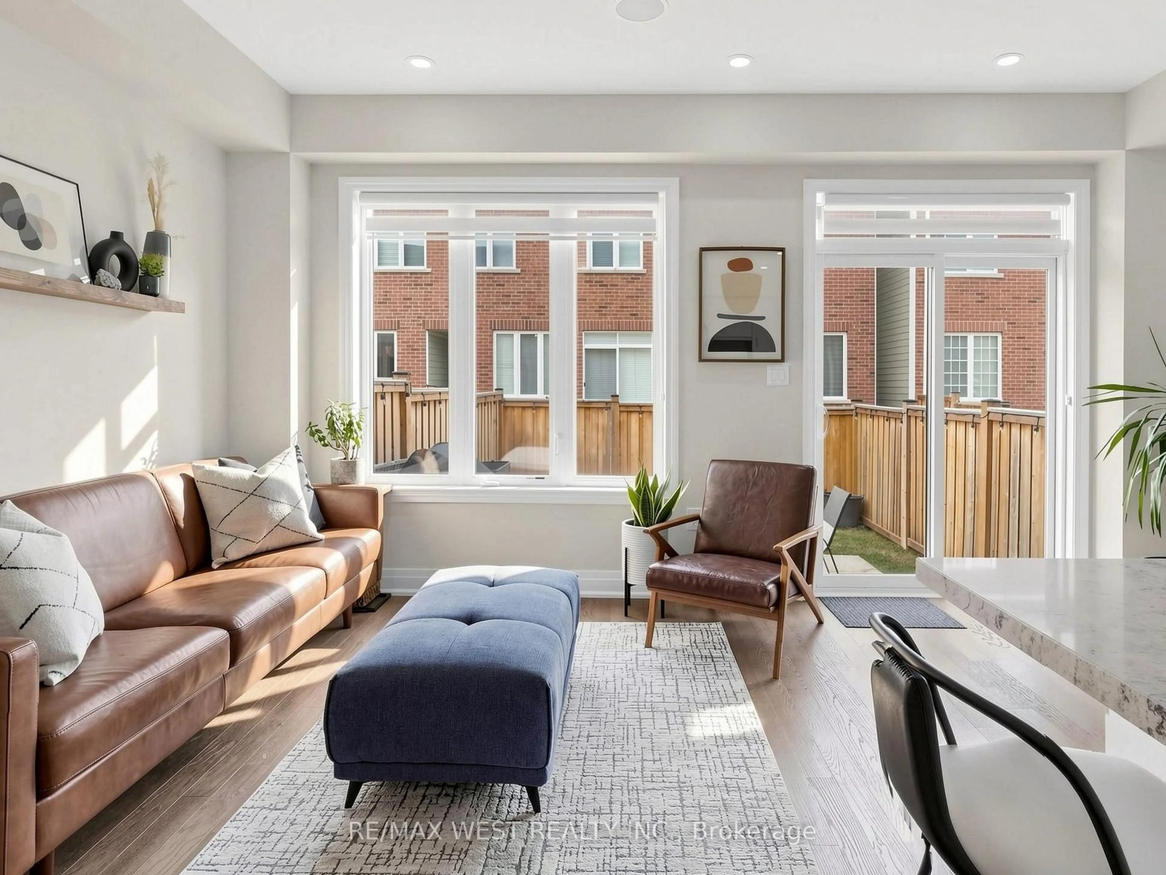 Living room with furniture, unknown for 32 Angelfish Rd, Brampton Ontario L7A 5C3