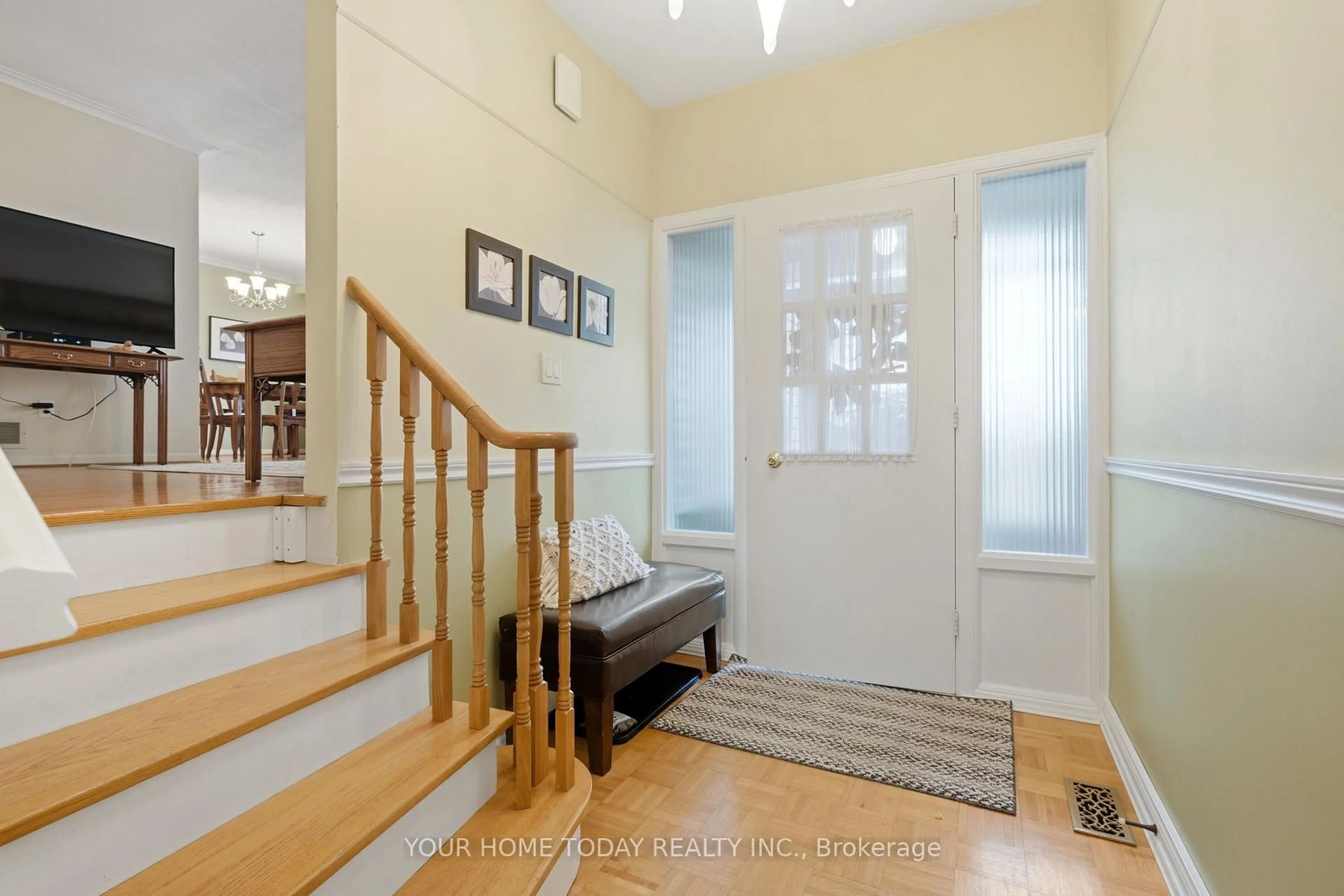Indoor foyer for 51 Faludon Dr, Halton Hills Ontario L7G 1H8