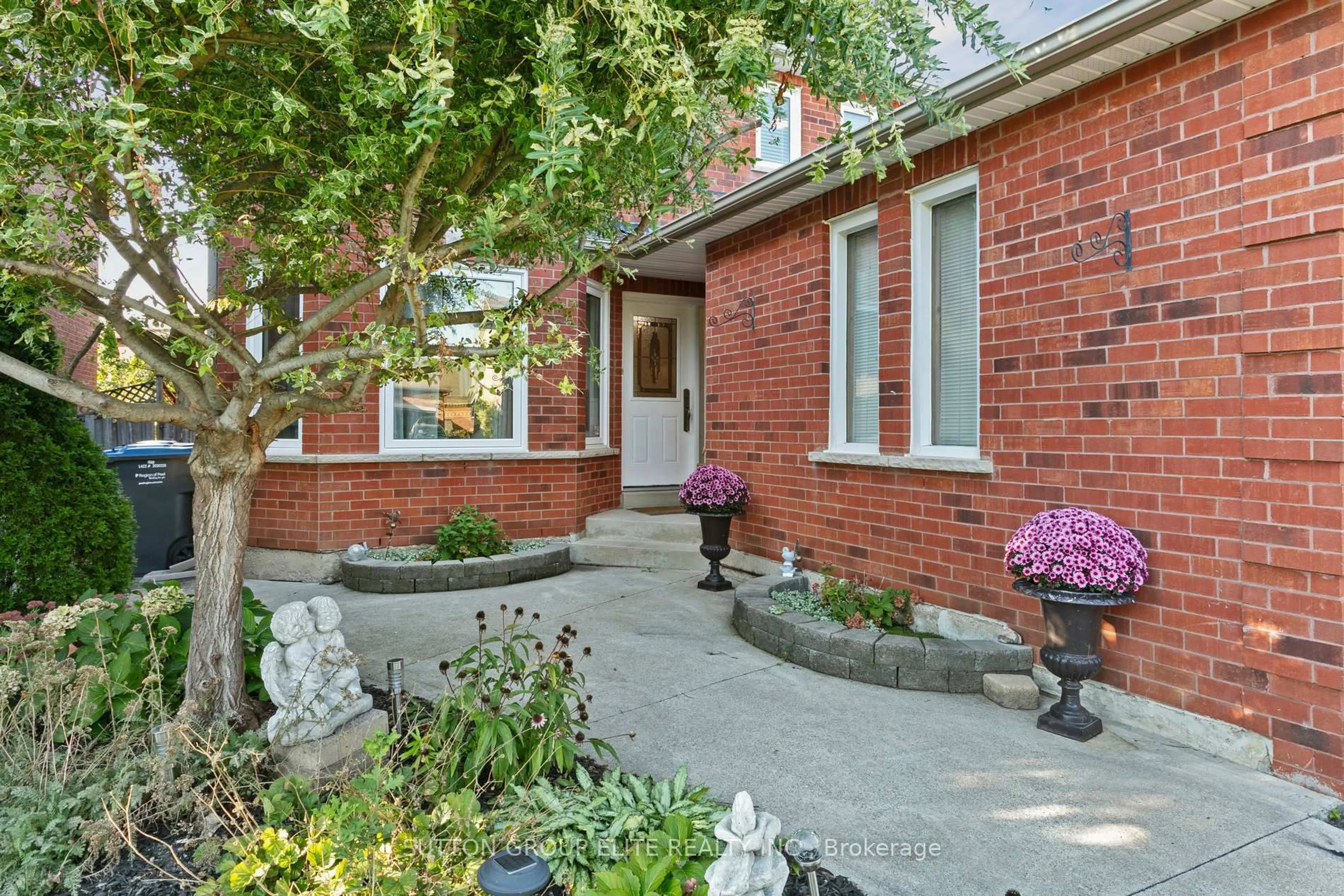 Home with brick exterior material, street for 5824 Prairie Circ, Mississauga Ontario L5N 6B4