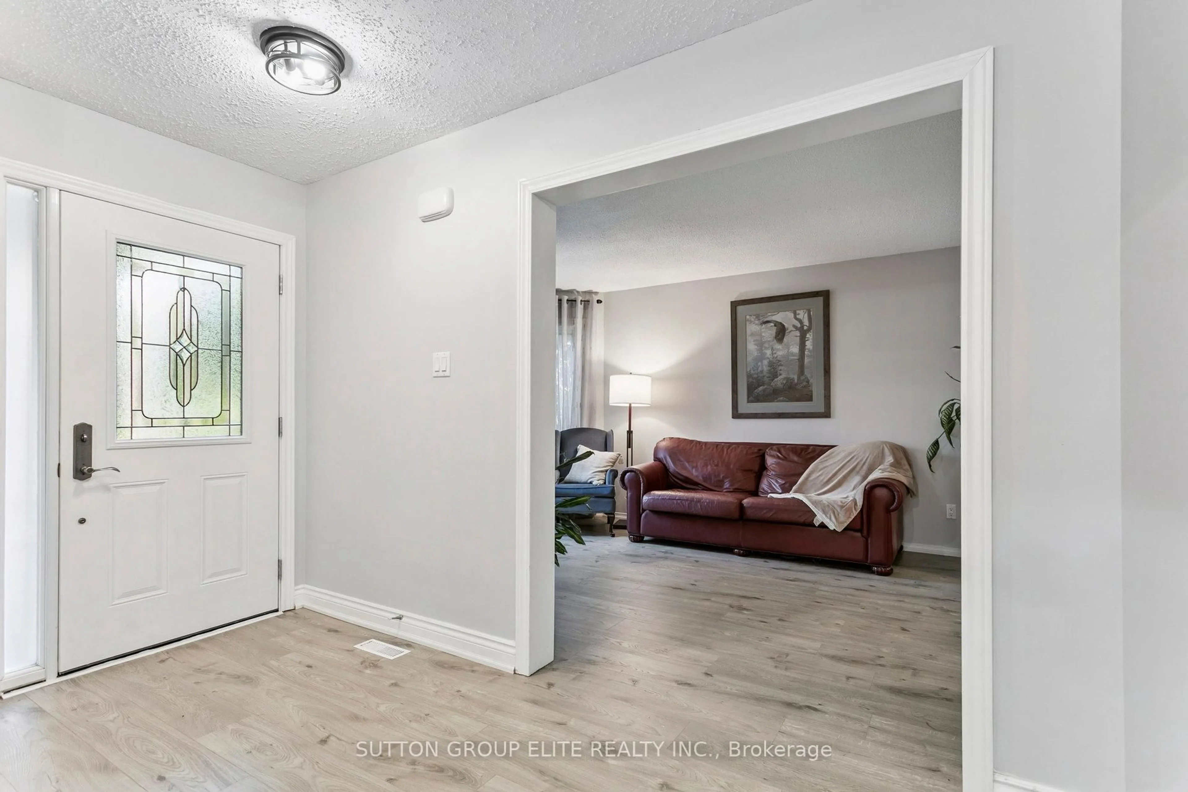 Indoor entryway for 5824 Prairie Circ, Mississauga Ontario L5N 6B4