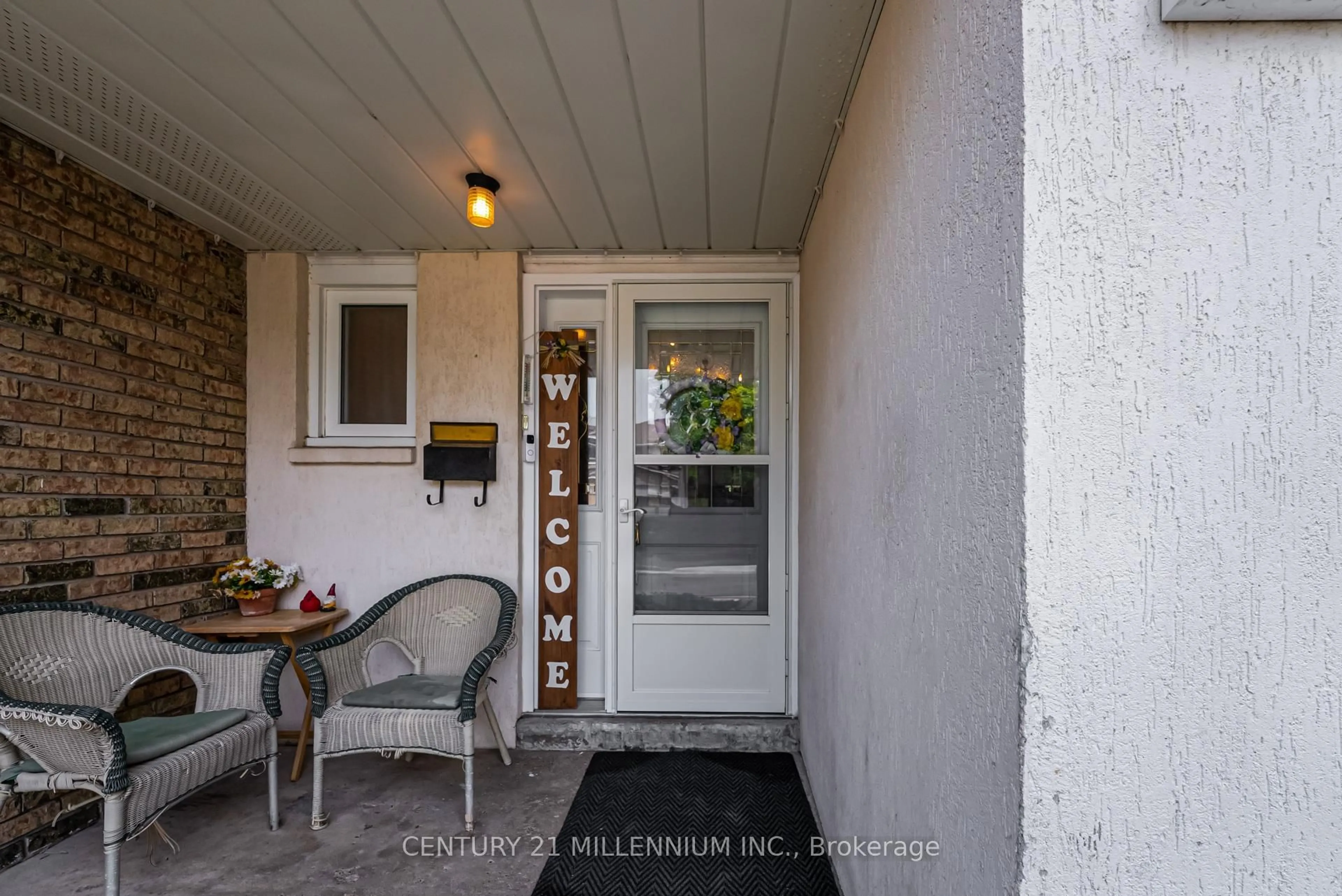 Indoor entryway for 69 Carisbrooke Crt #69, Brampton Ontario L6S 3K1