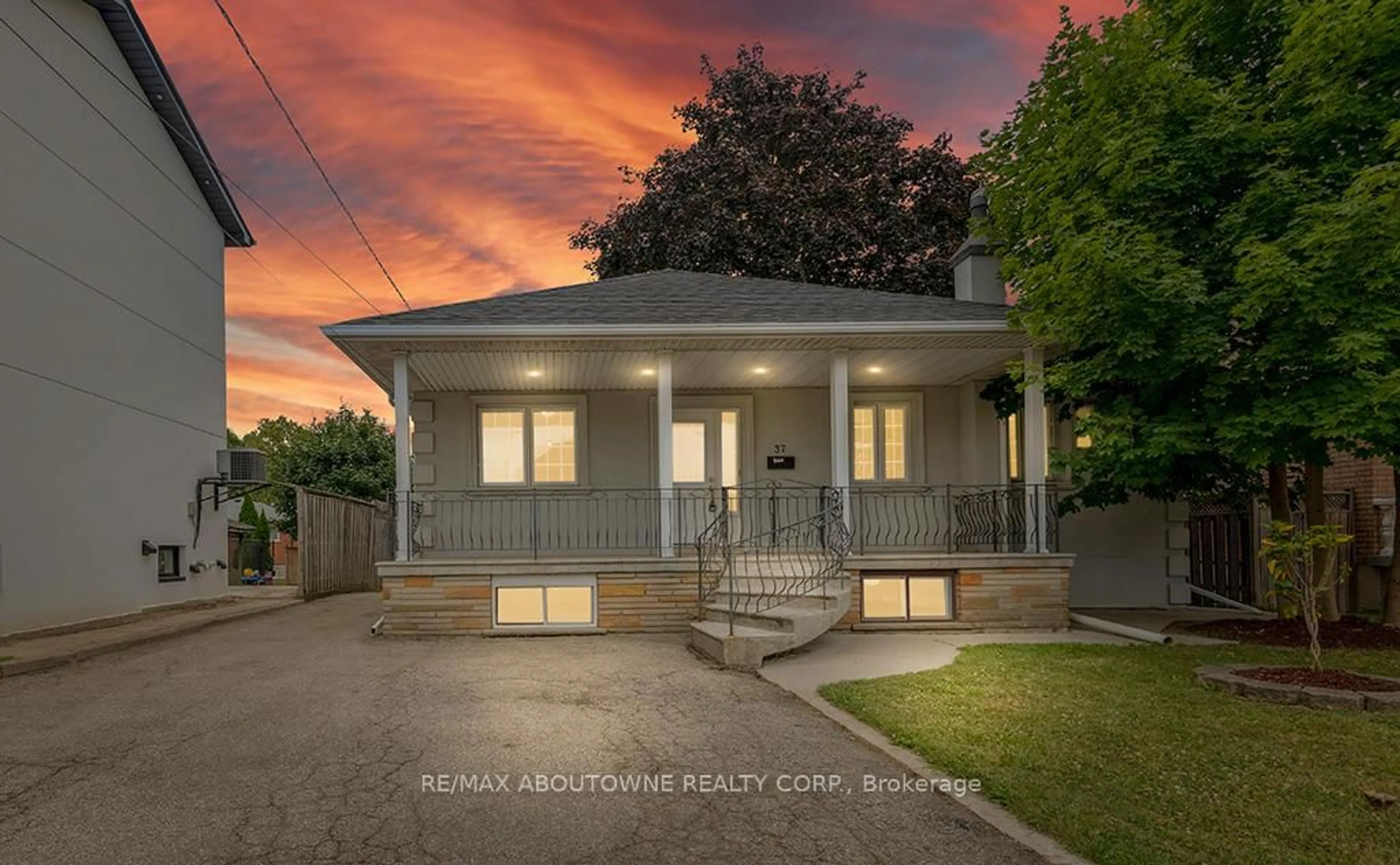 Unknown for 37 Brome Rd, Toronto Ontario M6L 1T5