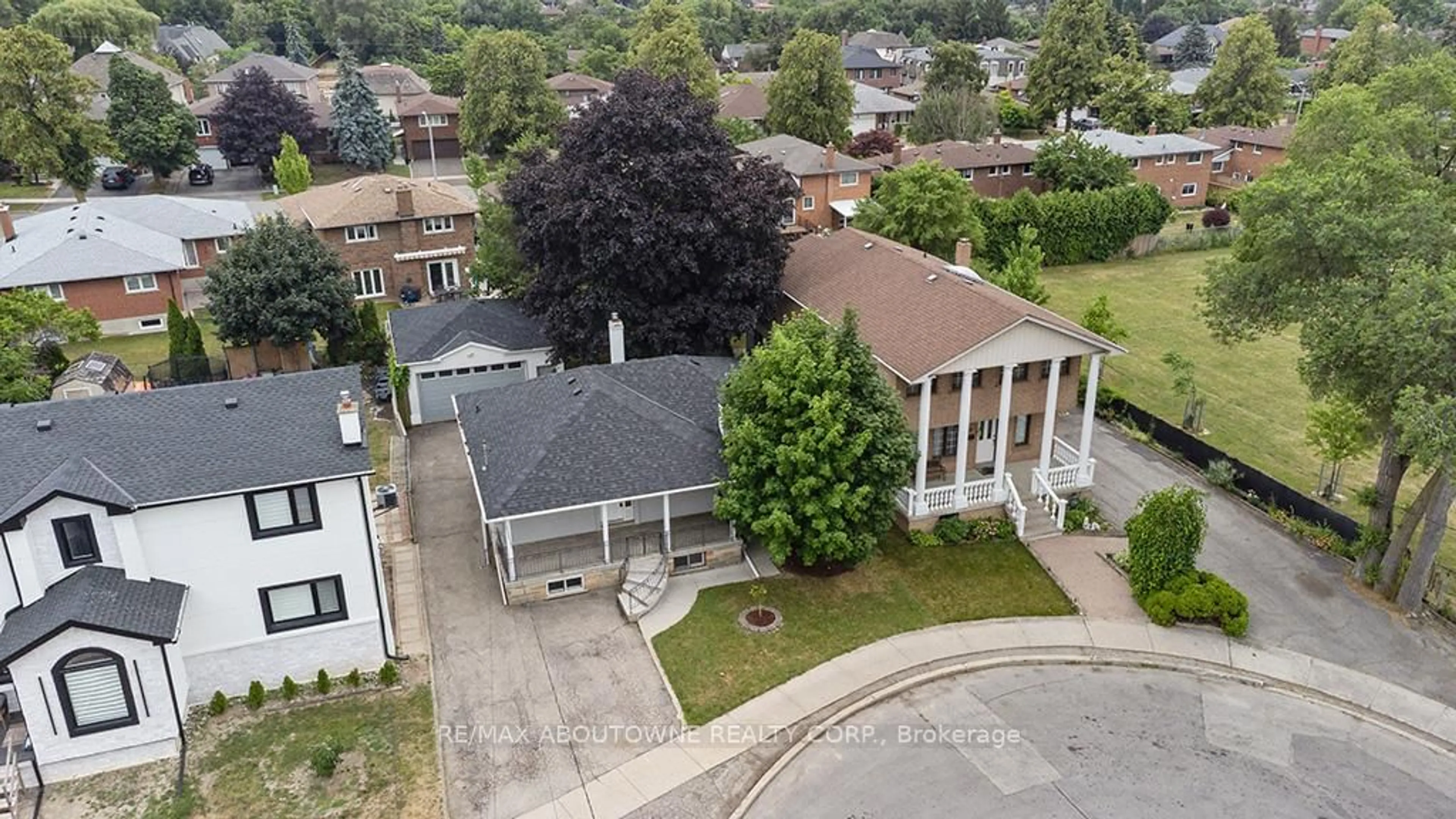 A pic from outside/outdoor area/front of a property/back of a property/a pic from drone, street for 37 Brome Rd, Toronto Ontario M6L 1T5