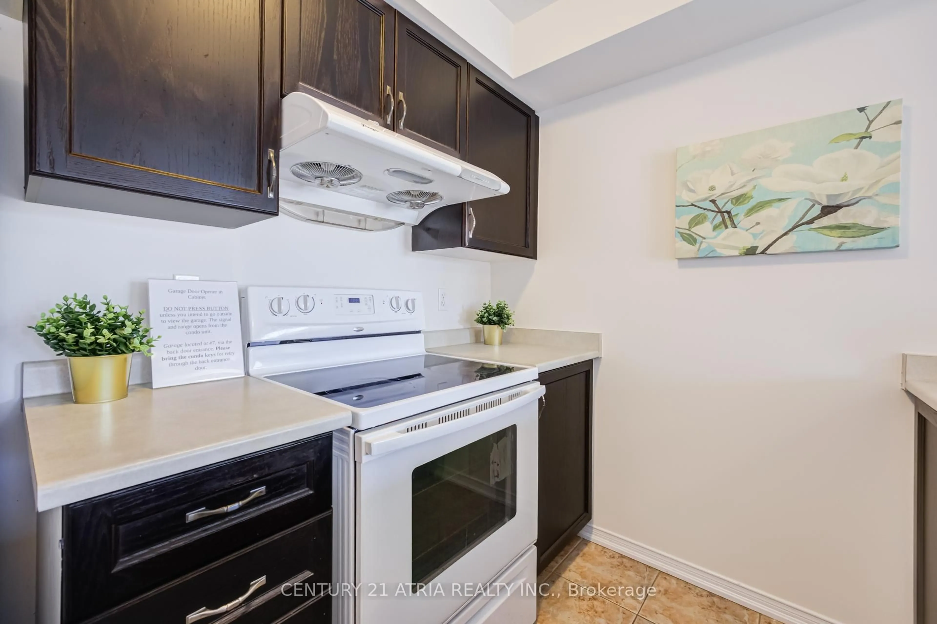 Standard kitchen, unknown for 129 Isaac Devins Blvd #5, Toronto Ontario M9M 0C4