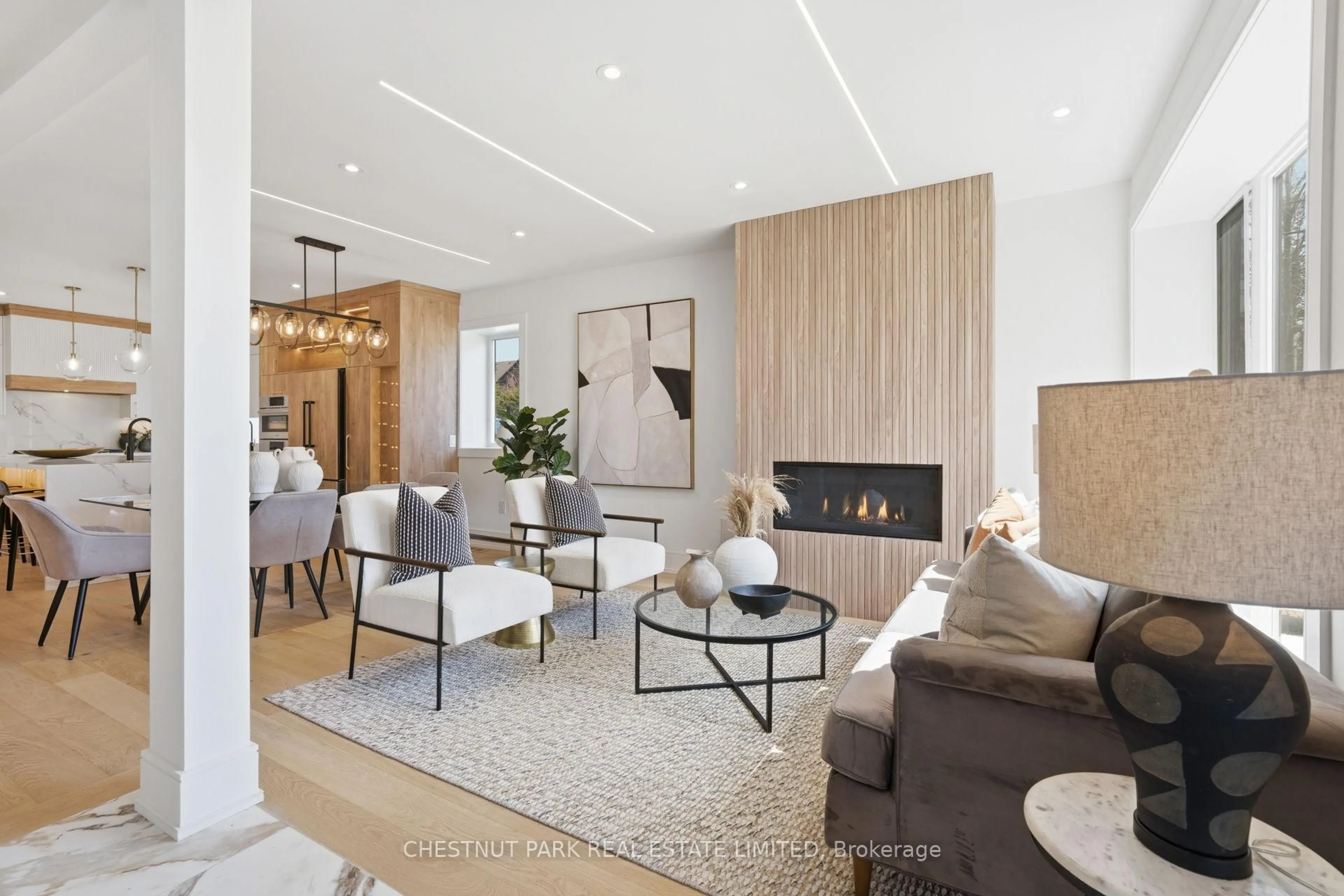 Living room with furniture, unknown for 86 Edgecroft Rd, Toronto Ontario M8Z 2C3