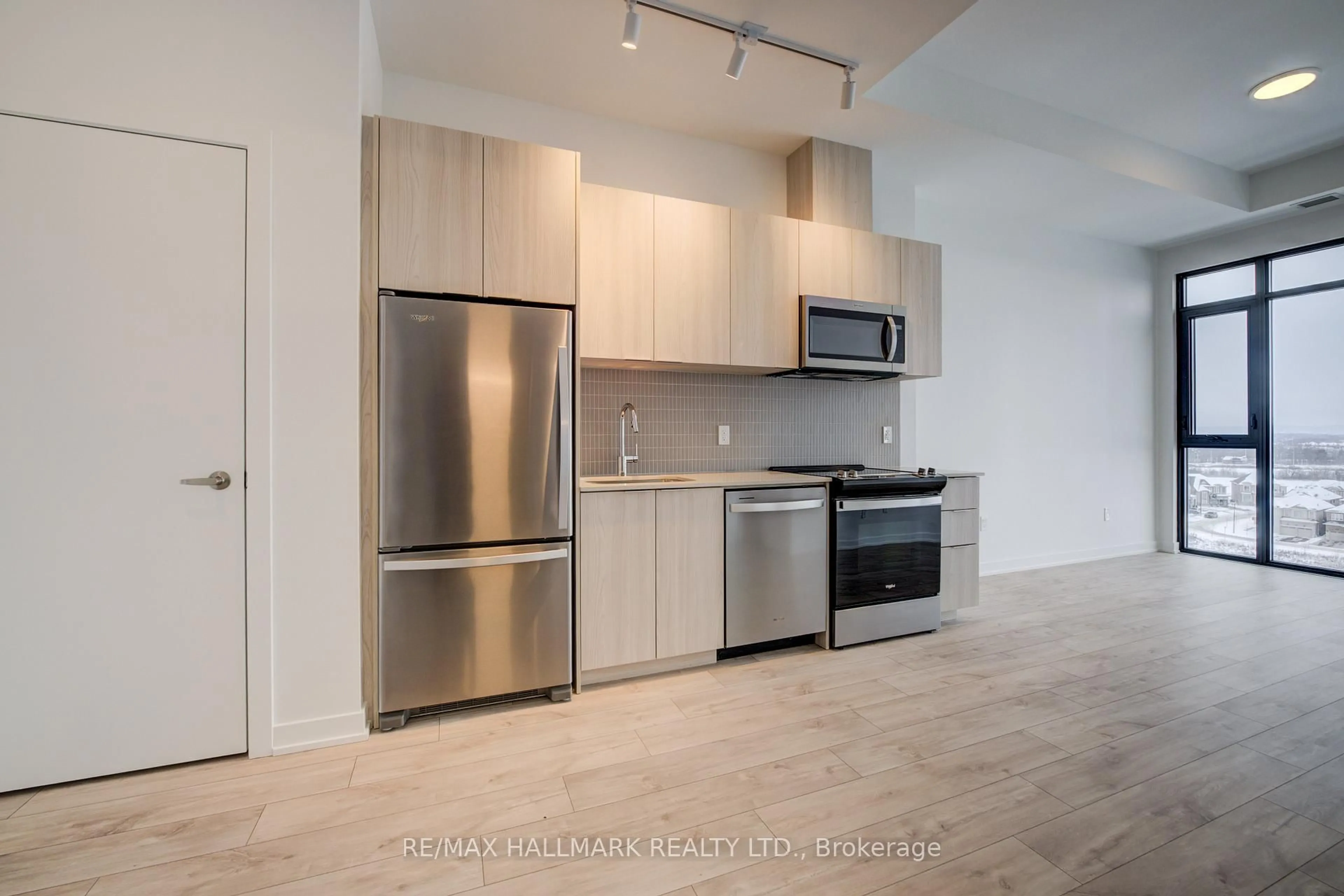 Standard kitchen, unknown for 720 Whitlock Ave #816, Milton Ontario L9E 1S2