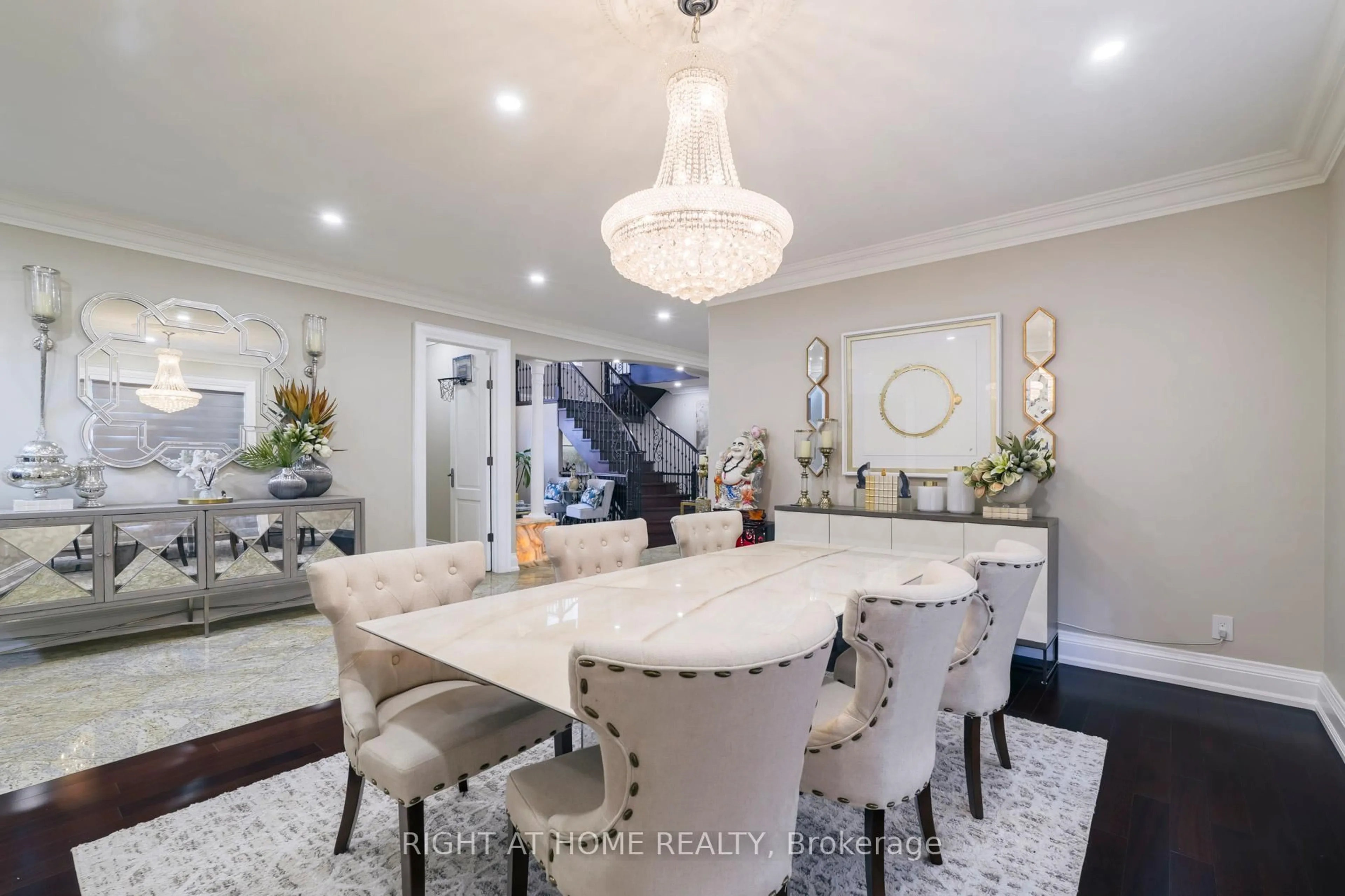 Dining room, ceramic/tile floor for 99 Fairview Rd, Mississauga Ontario L5B 1K7