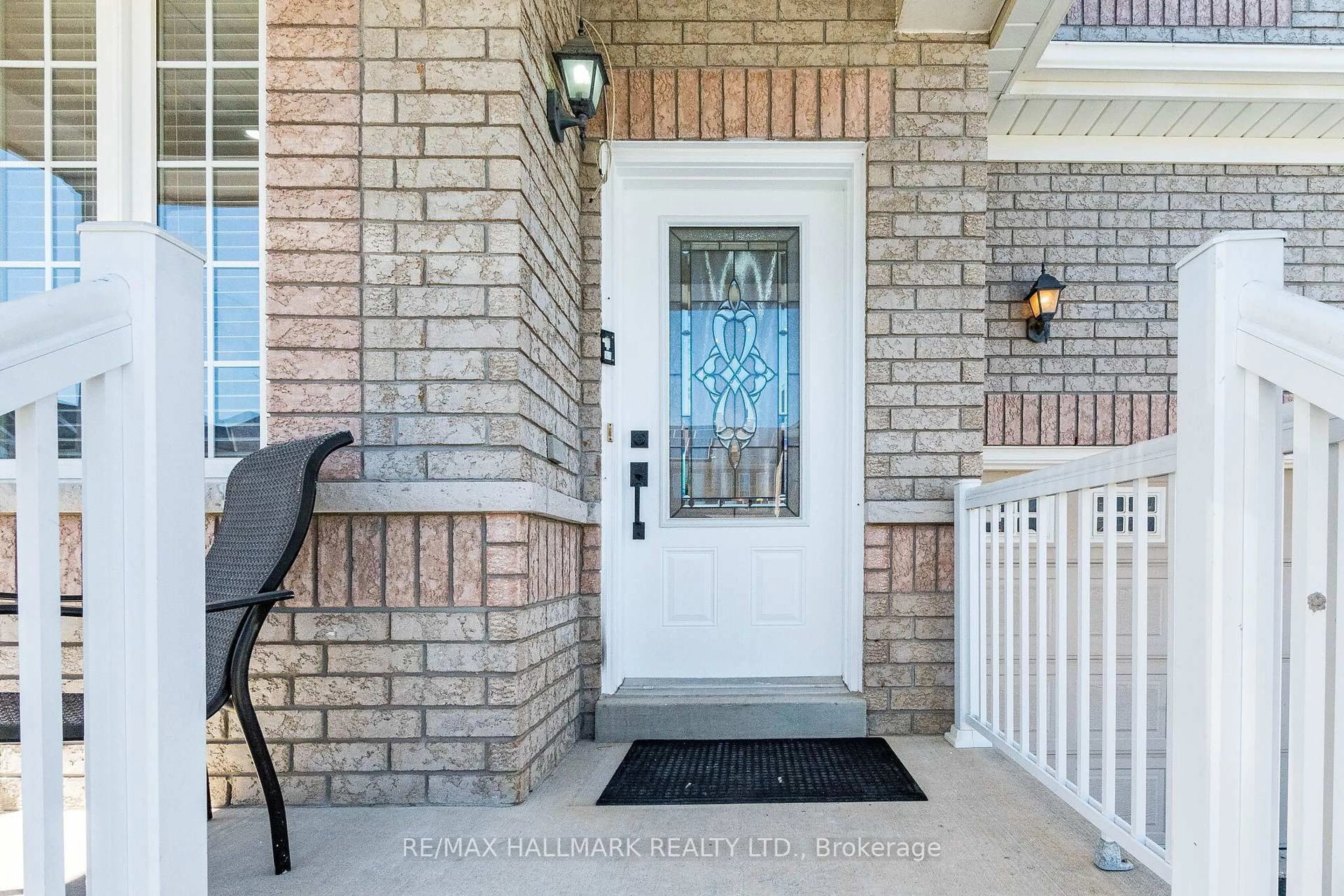 Indoor entryway for 4 Callalily Rd, Brampton Ontario L7A 0M1