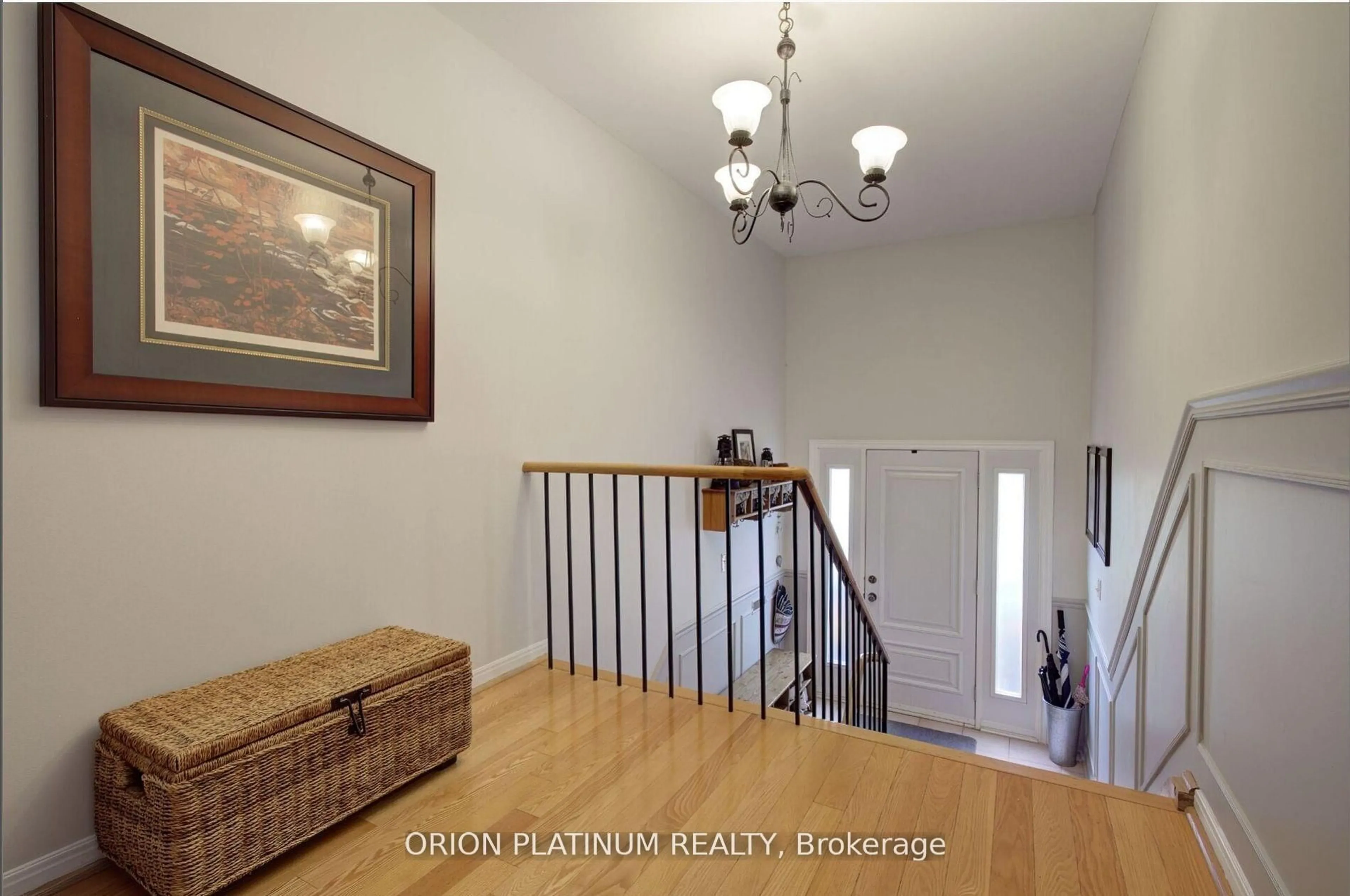 Indoor entryway for 1706 Branchwood Park, Mississauga Ontario L4W 2E6