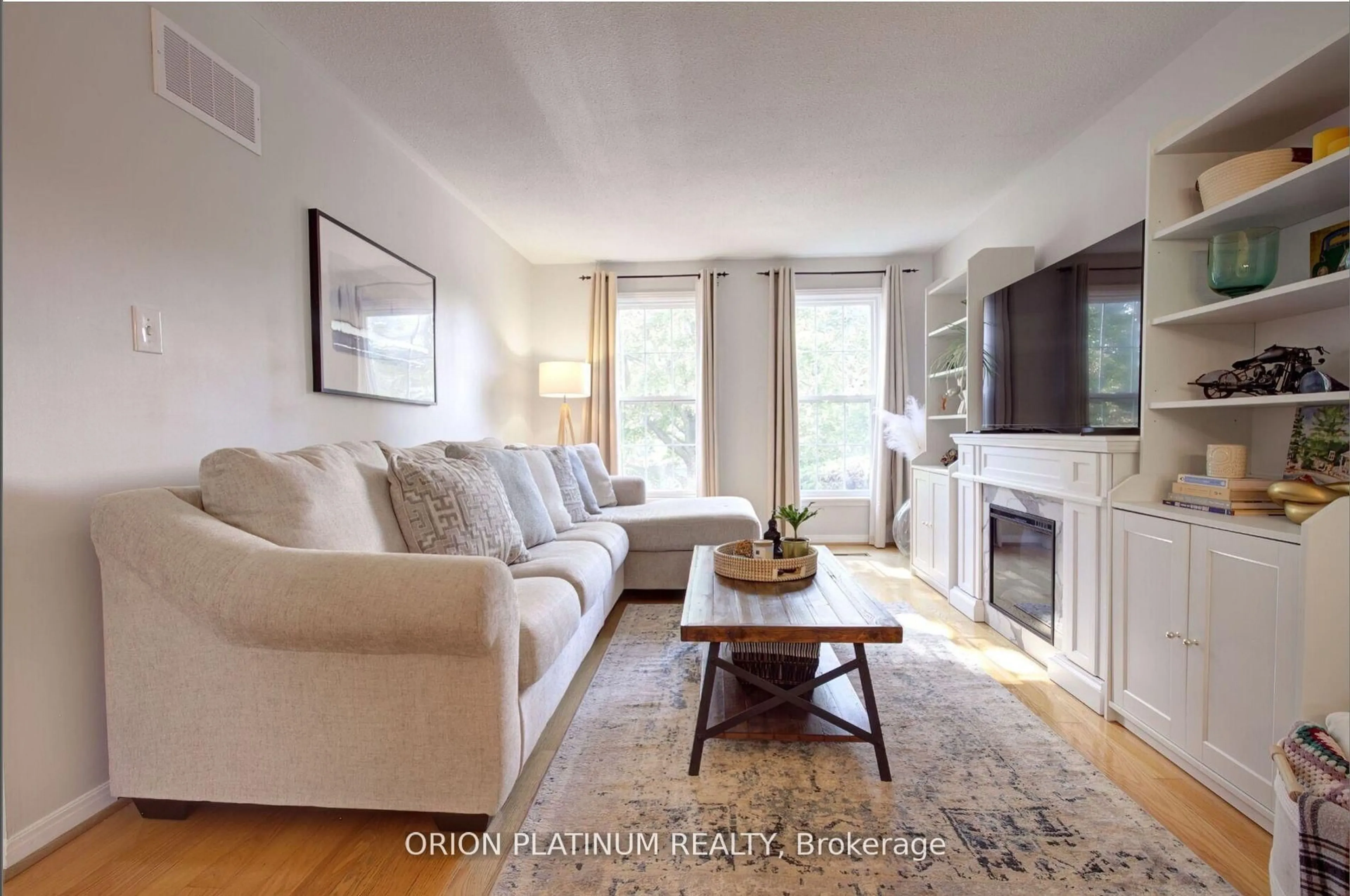 Living room with furniture, unknown for 1706 Branchwood Park, Mississauga Ontario L4W 2E6