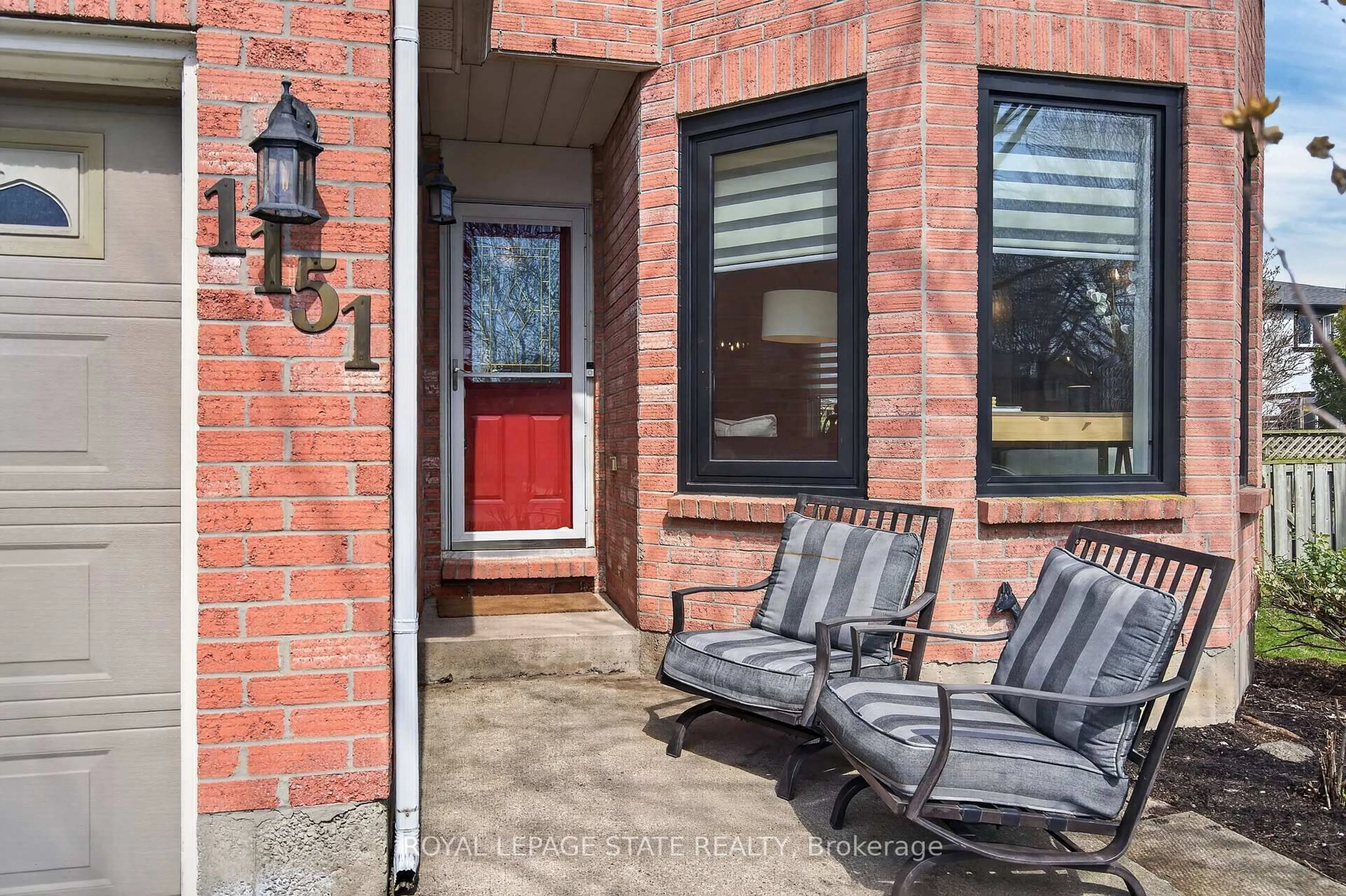 Home with brick exterior material, street for 1151 Campbell Crt, Burlington Ontario L7S 1Z7