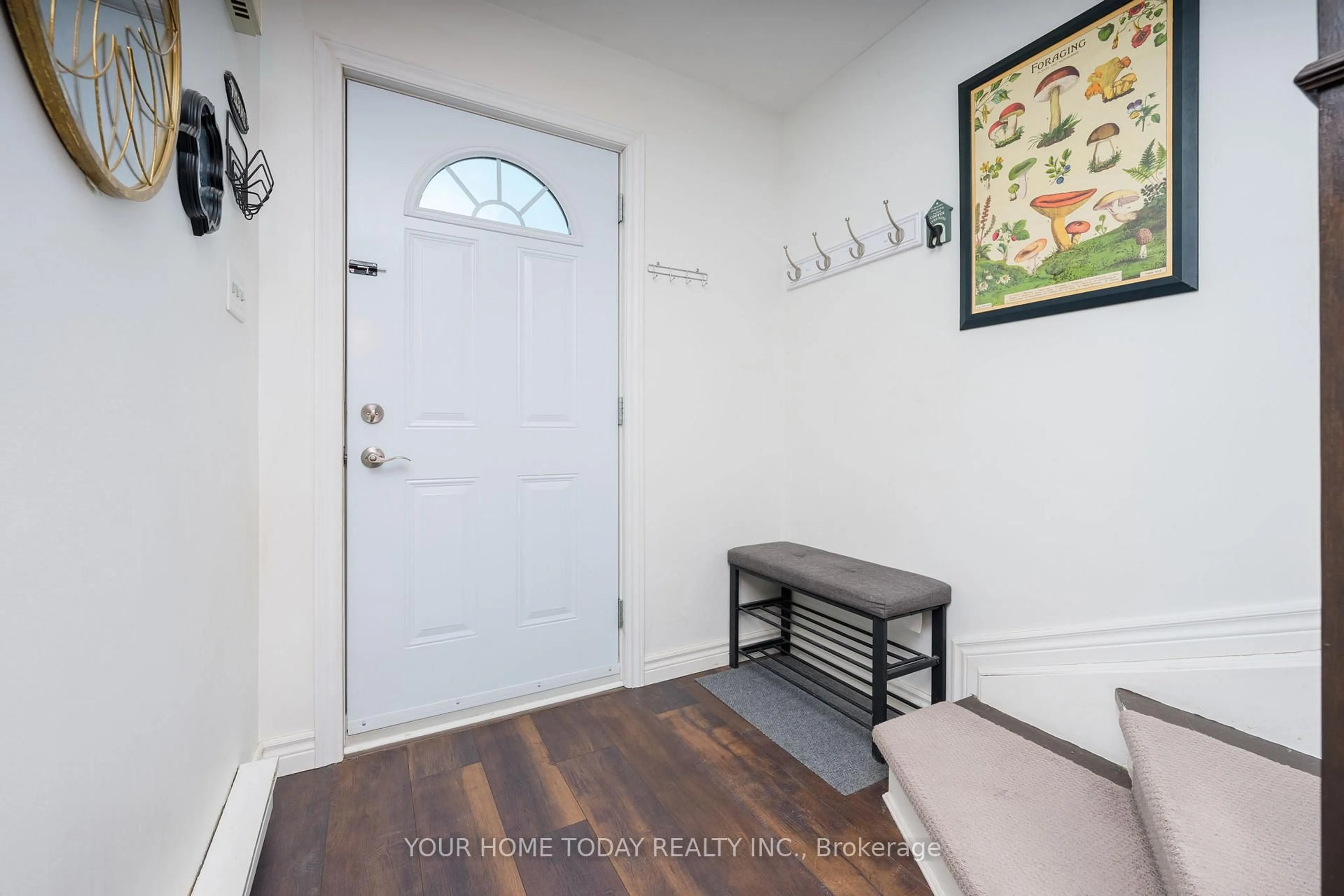 Indoor entryway for 108 Sinclair Ave #29, Halton Hills Ontario L7G 1J4
