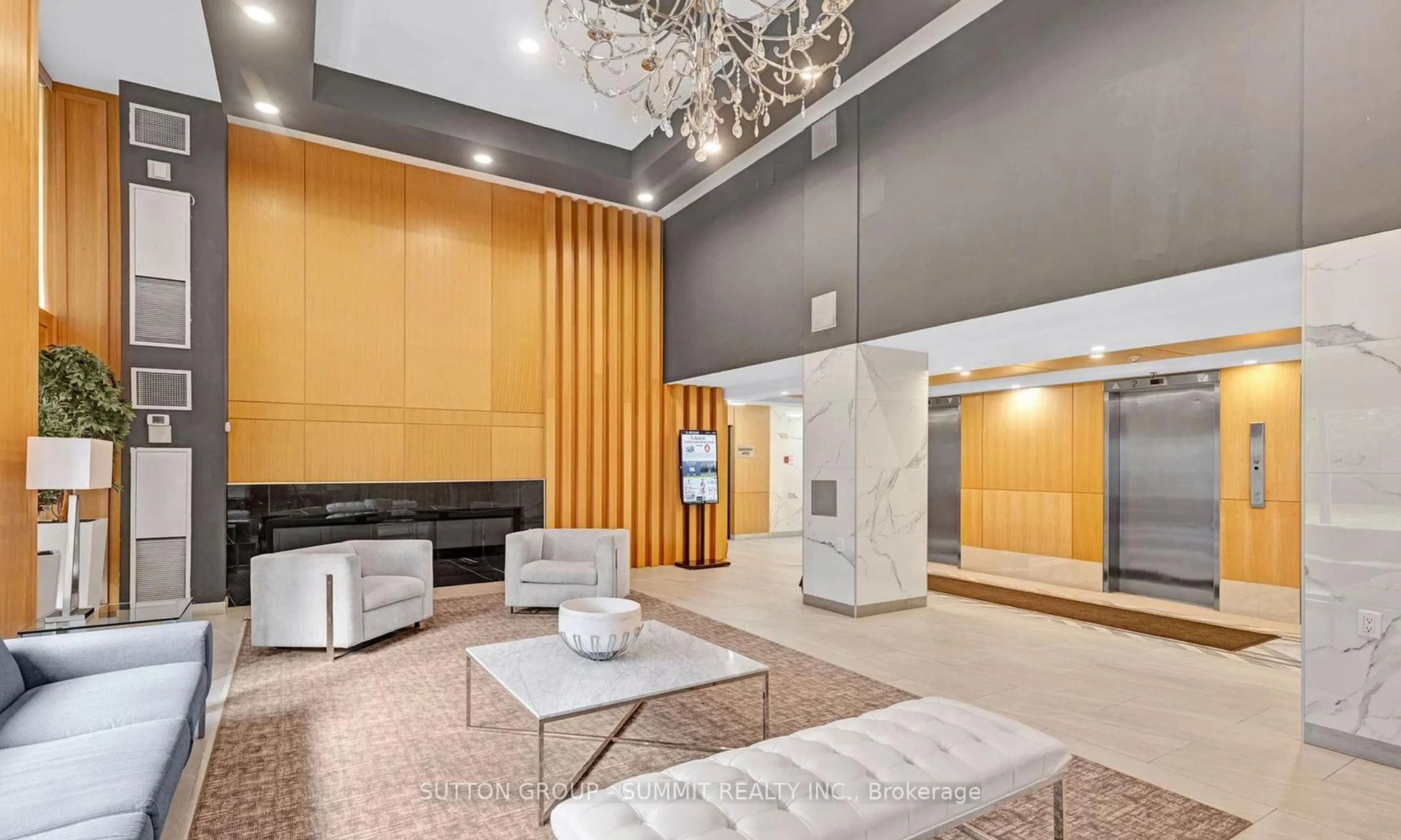 Lobby for 3590 Kaneff Cres #408, Mississauga Ontario L5A 3X3