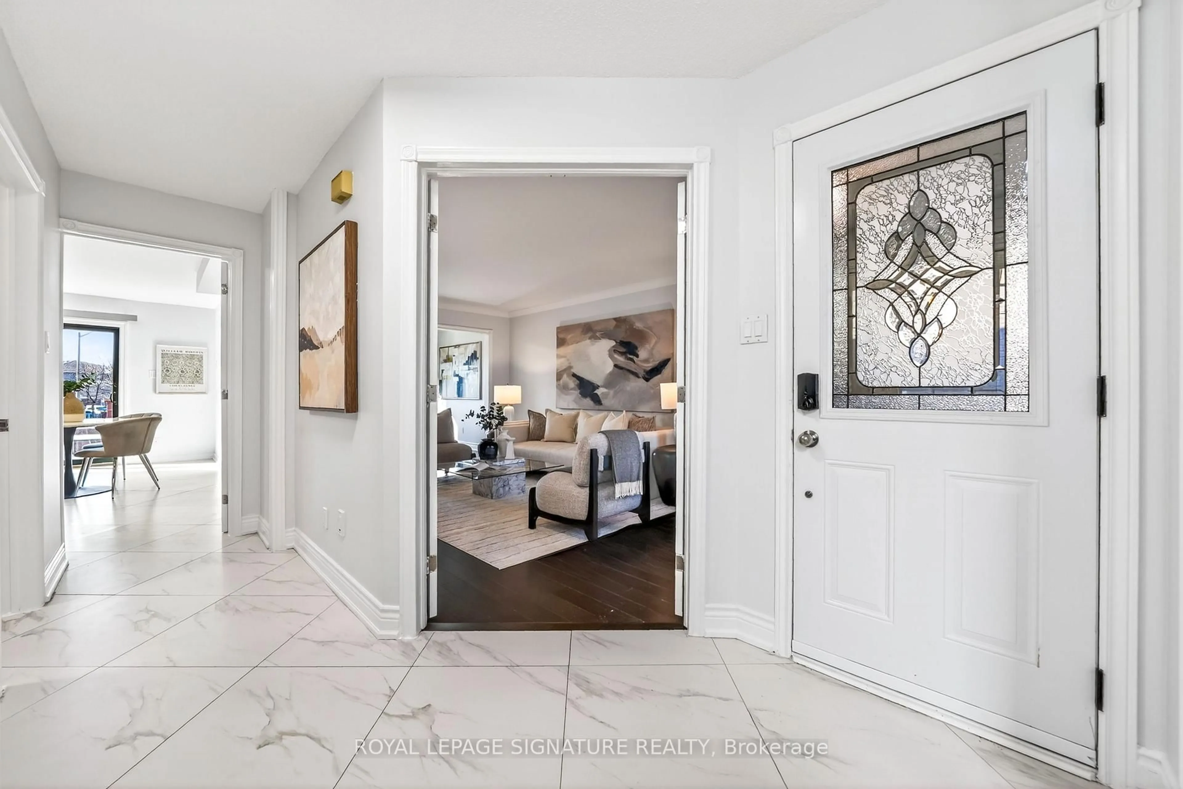 Indoor entryway for 578 Silverthorne Cres, Mississauga Ontario L5R 1W7